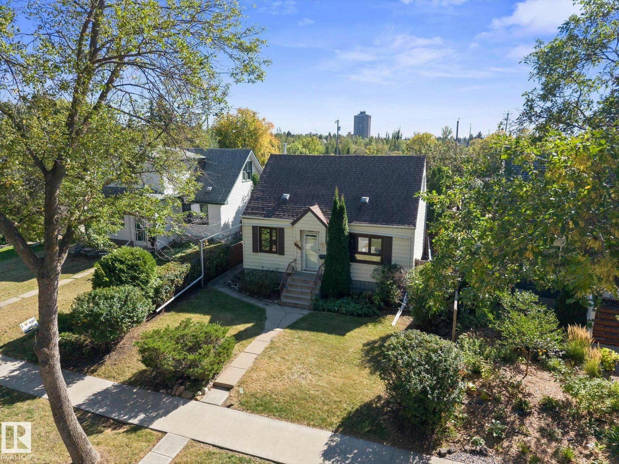 11119 62 Avenue, Edmonton, AB, T6H 1N3