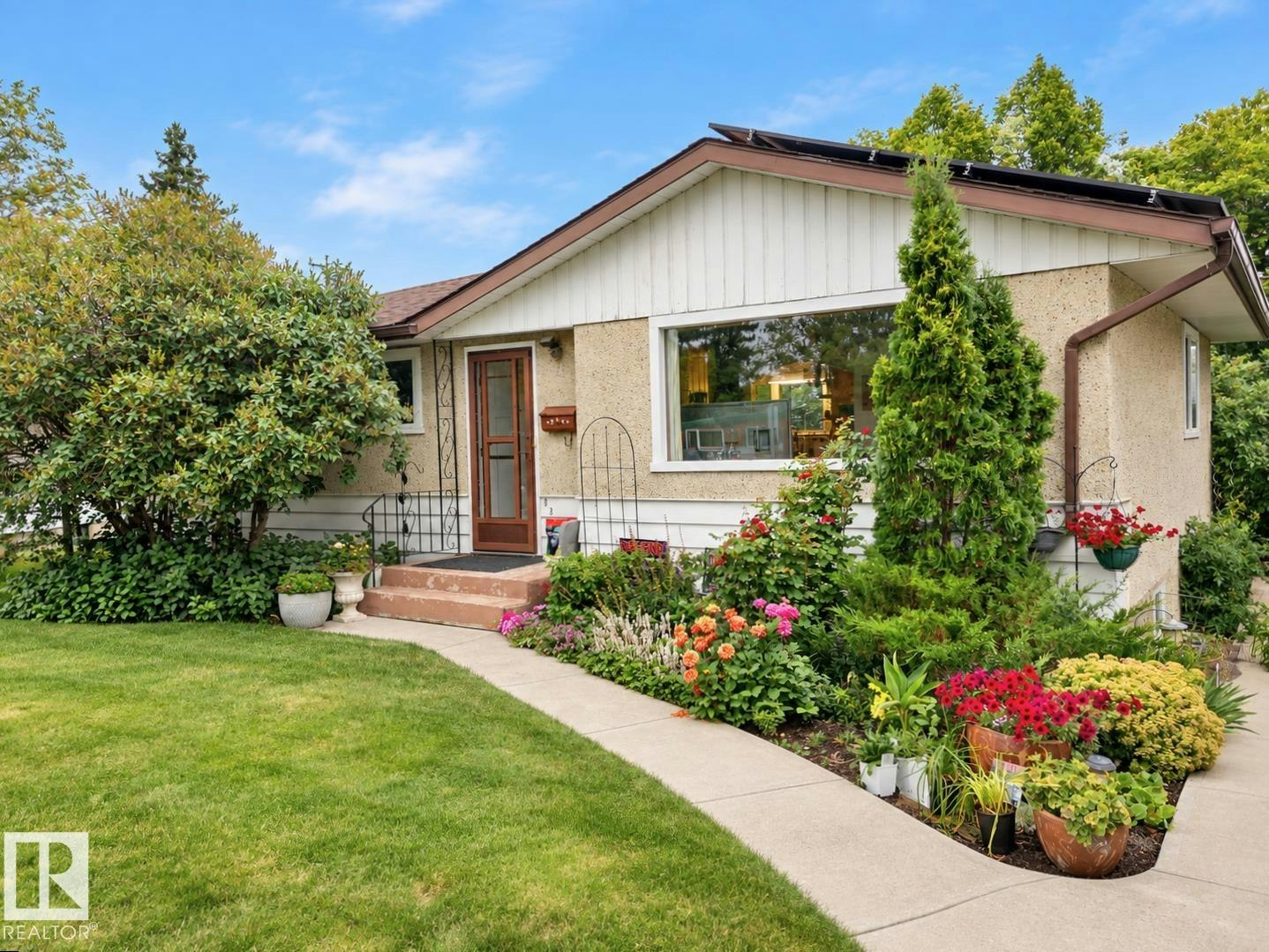 8311 160 Street, Edmonton, AB, T5R 2H2