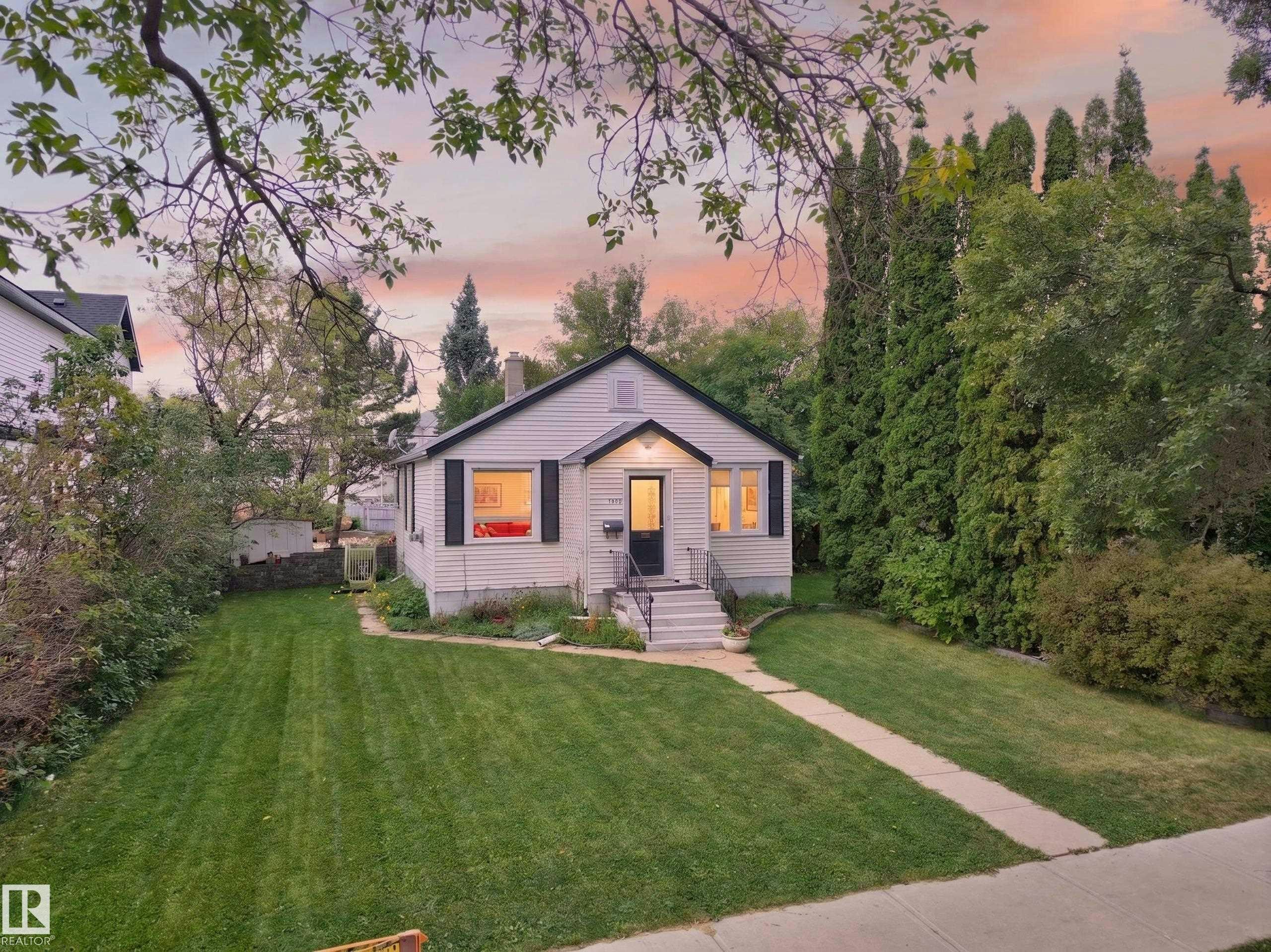 11308 123 Street, Edmonton, AB, T5M 0E9