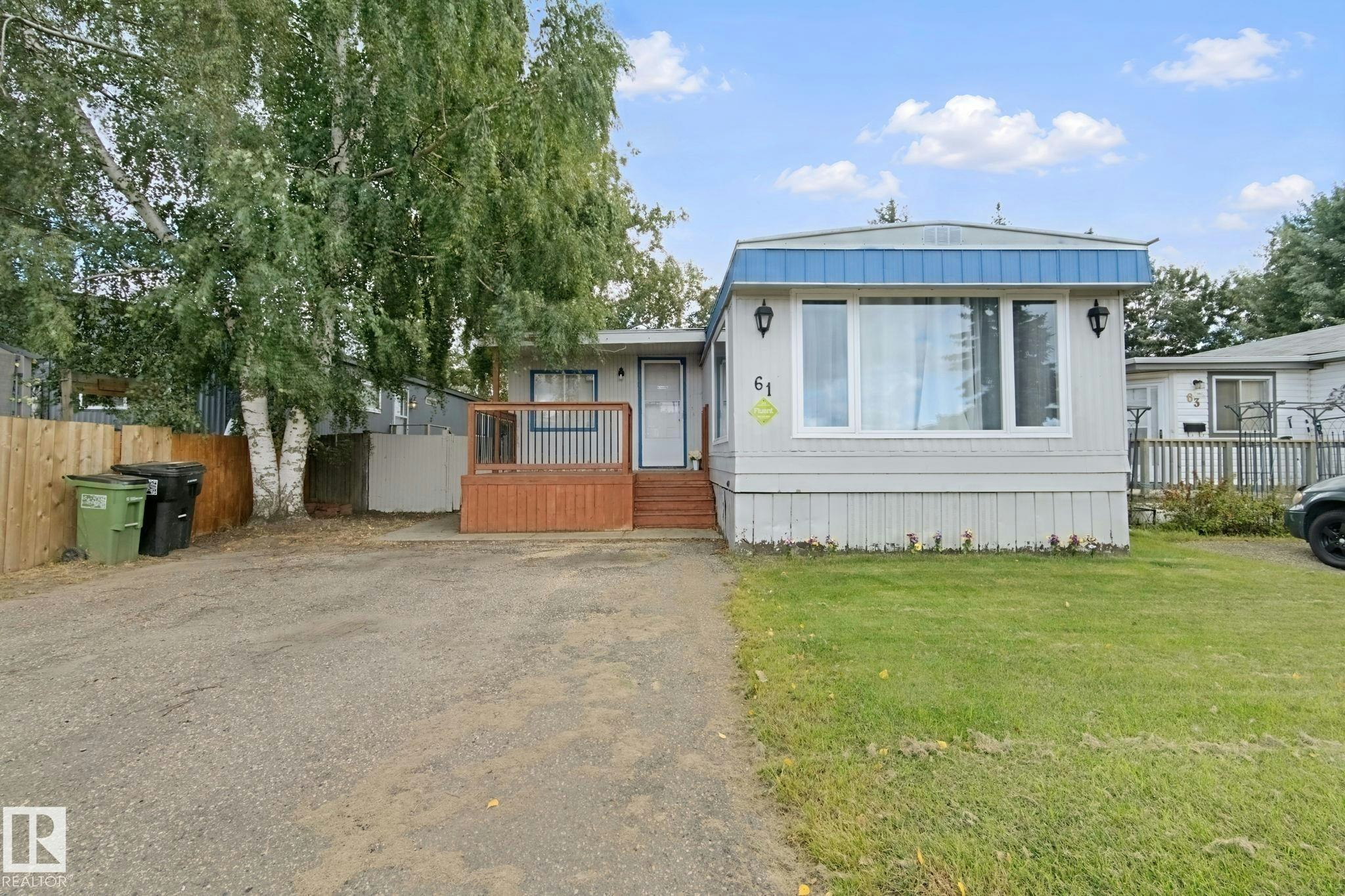 61 West View Boulevard, Edmonton, AB, T5S 1T5