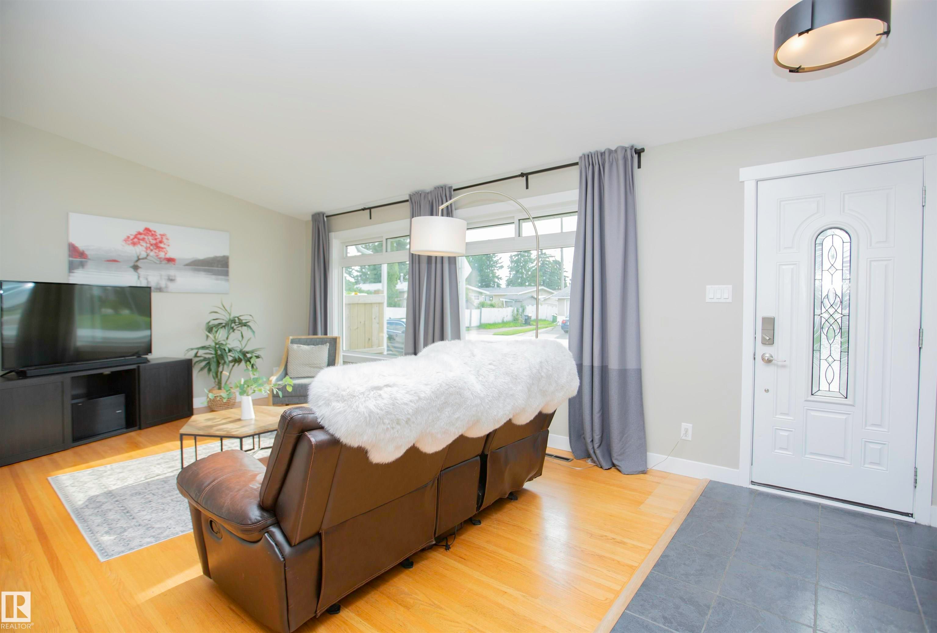 9107 58 Street NW, Edmonton, AB, T6B 1L3