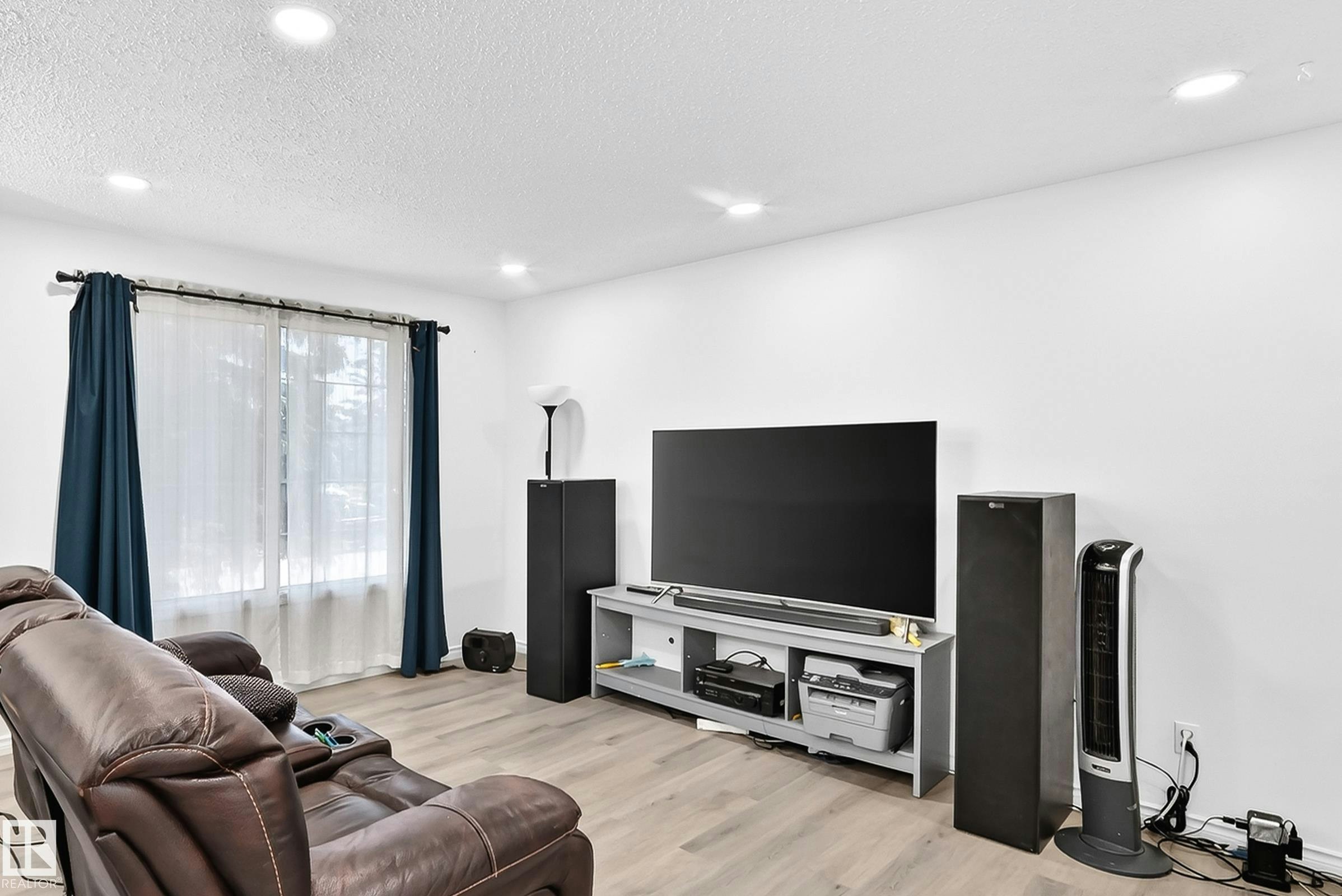 14240 23 Street, Edmonton, AB, T5Y 1E8