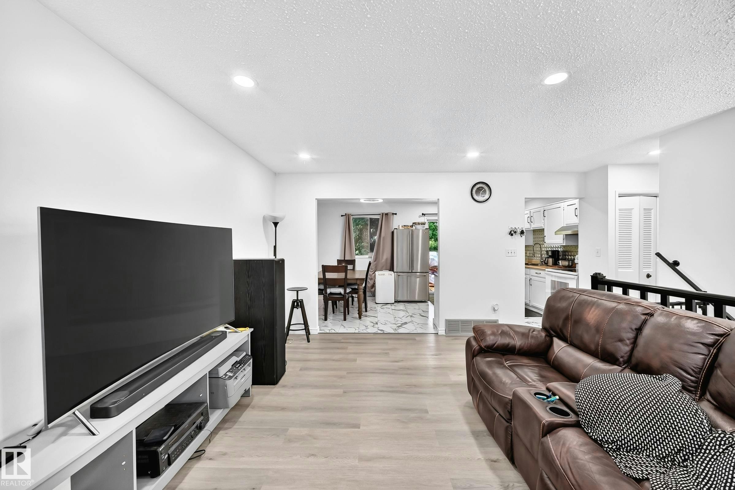 14240 23 Street, Edmonton, AB, T5Y 1E8