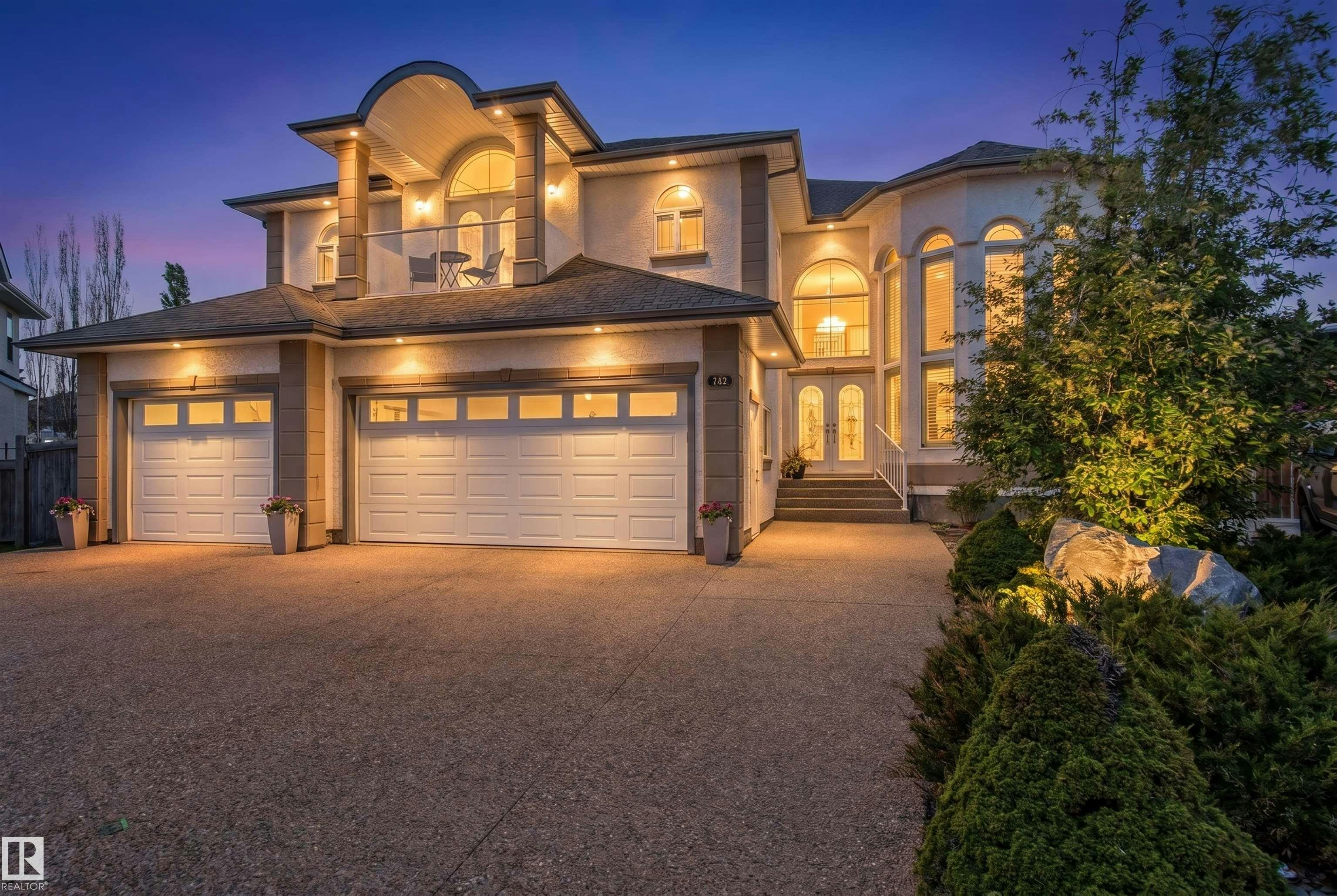 703 107a Street, Edmonton, AB, T6W 1G4