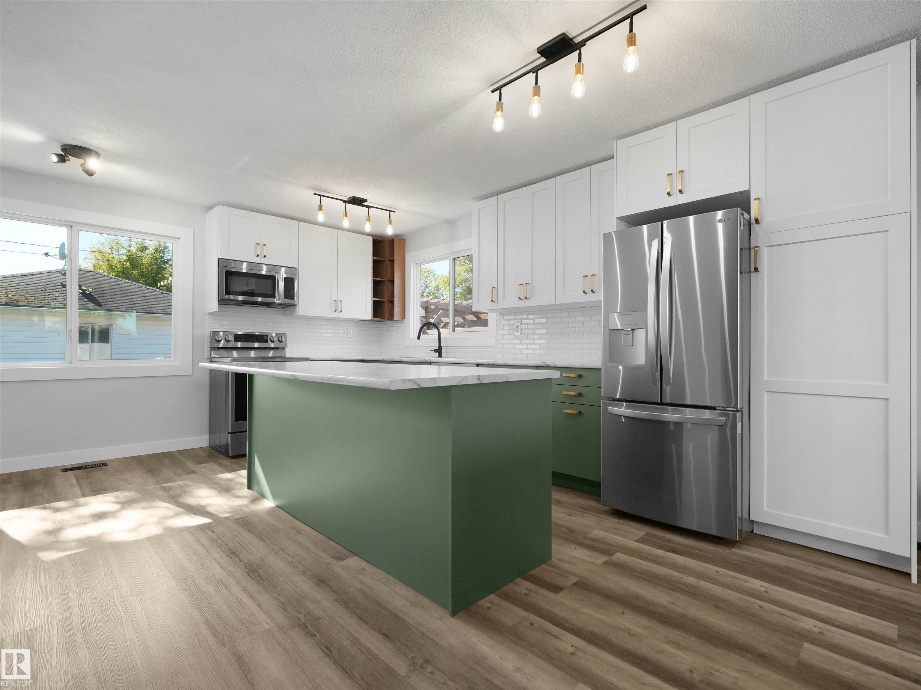 16 Thompson Crescent, Devon, AB, T9G 1M9