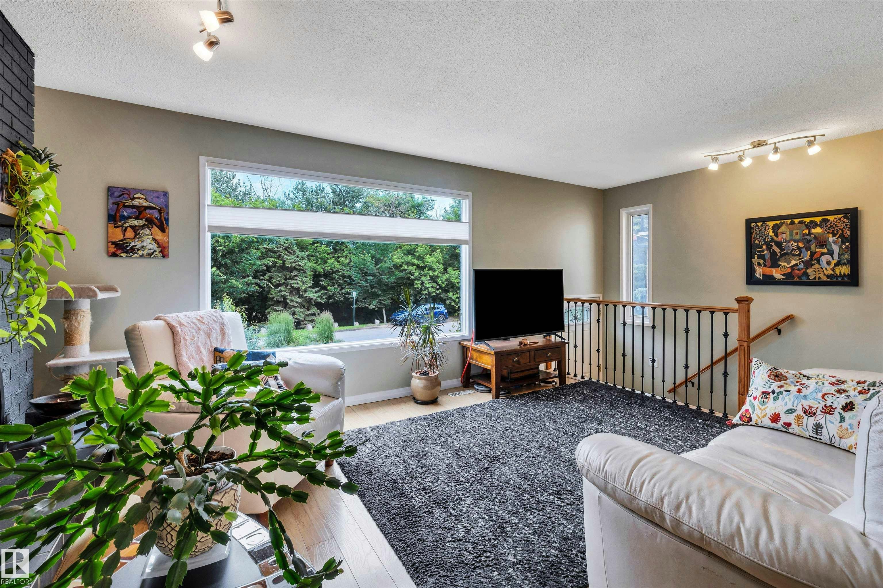 10282 87 Street, Edmonton, AB, T5H 1N6