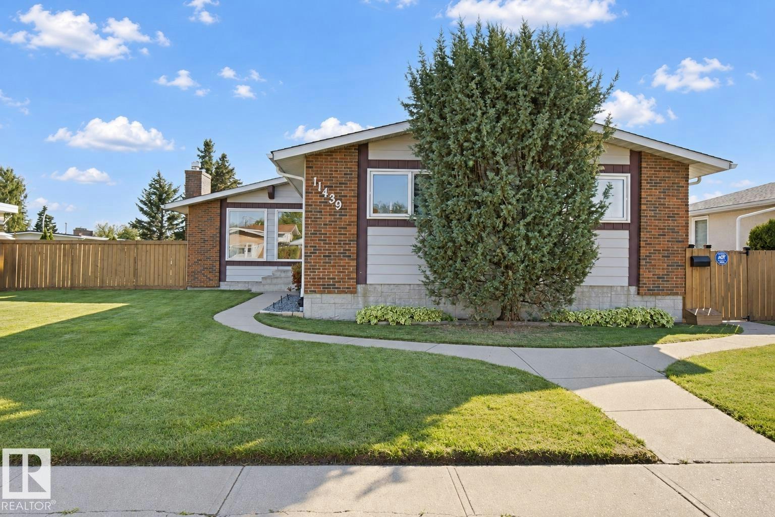 11439 144 Avenue NW, Edmonton, AB, T5X 1L7