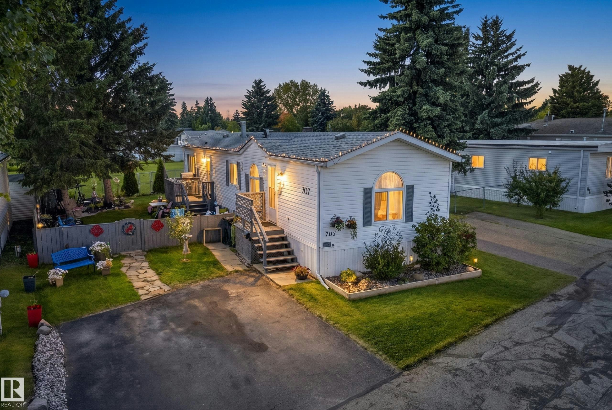 707 Evergreen Park, Edmonton, AB, T5Y 4M2