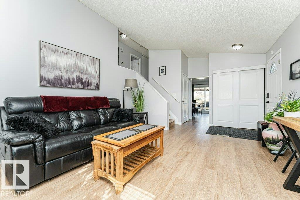 6 Kiniski Crescent, Edmonton, AB, T6L 5A9