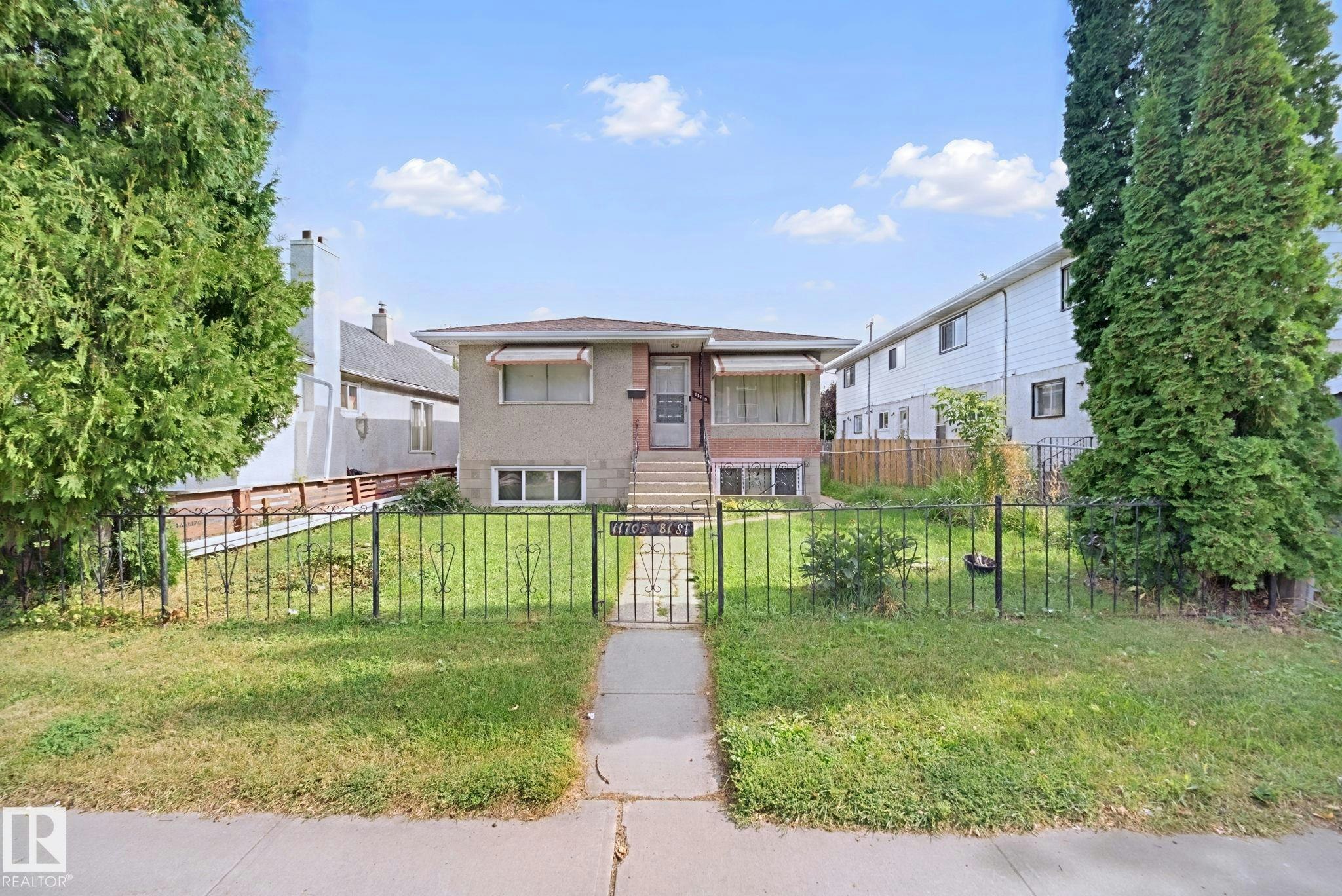 11705 81 Street, Edmonton, AB, T5B 2S3