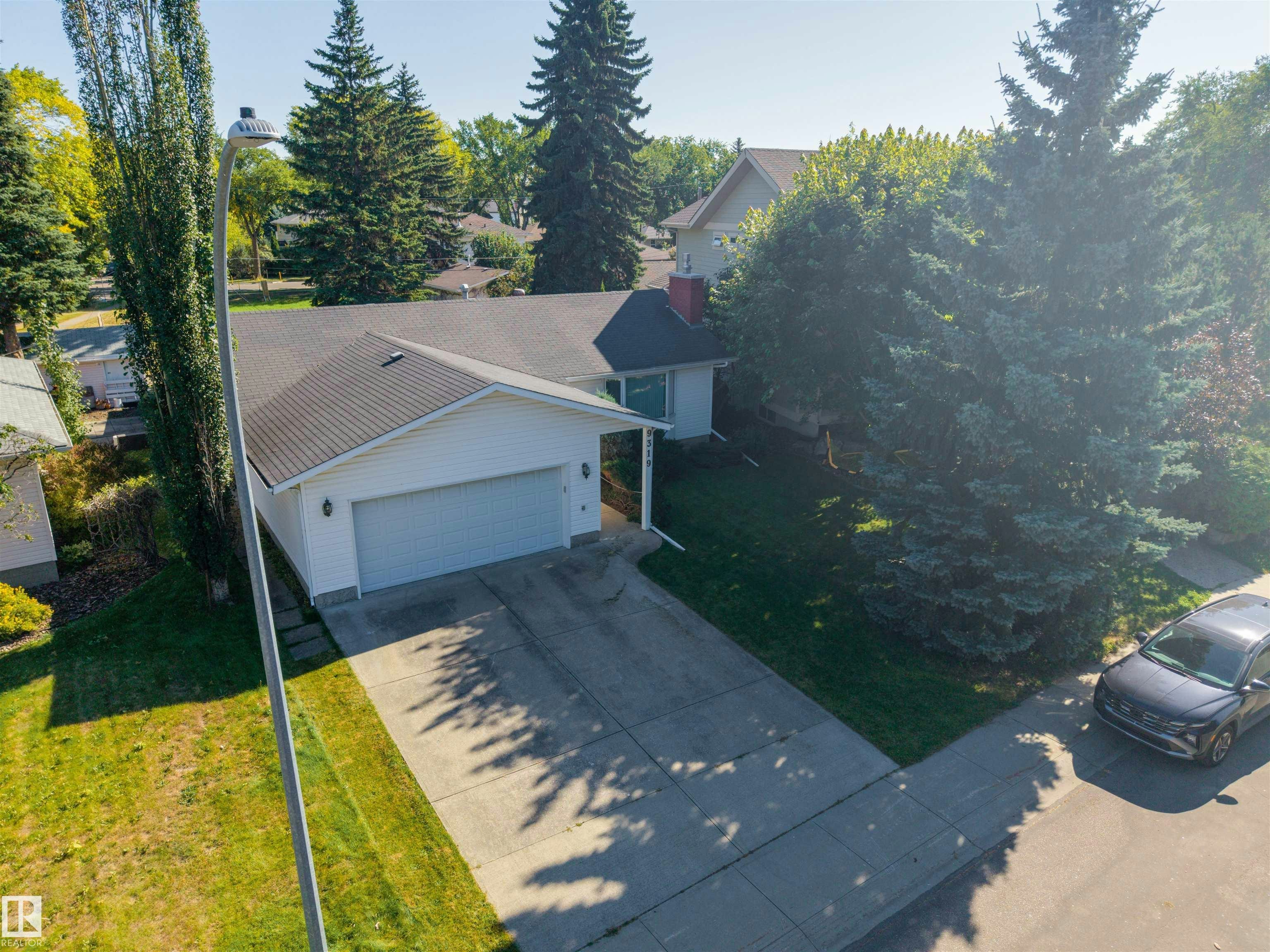 9319 147 Street NW, Edmonton, AB, T5R 0Y8