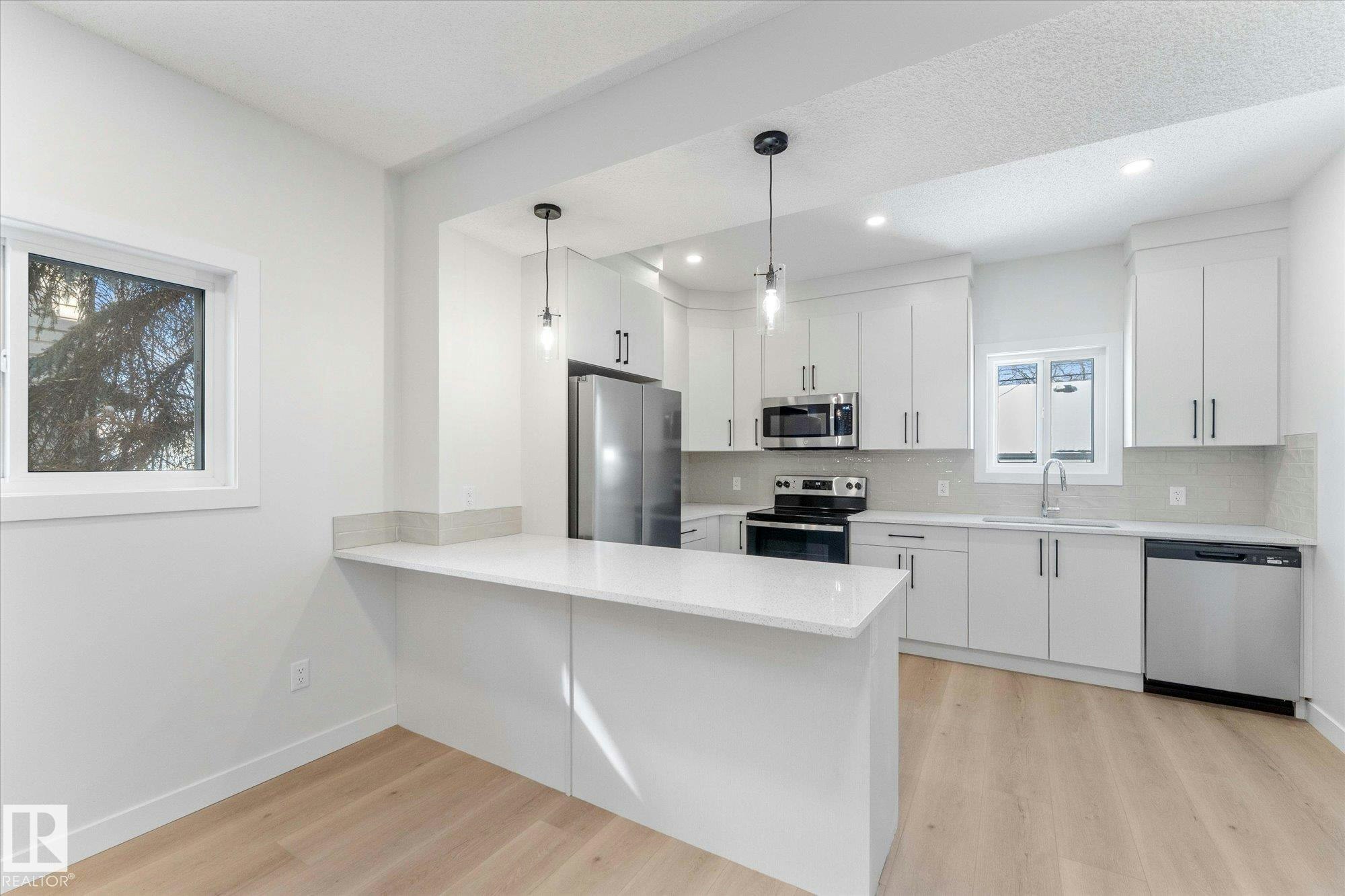 12033 92 Street, Edmonton, AB, T5G 1A8