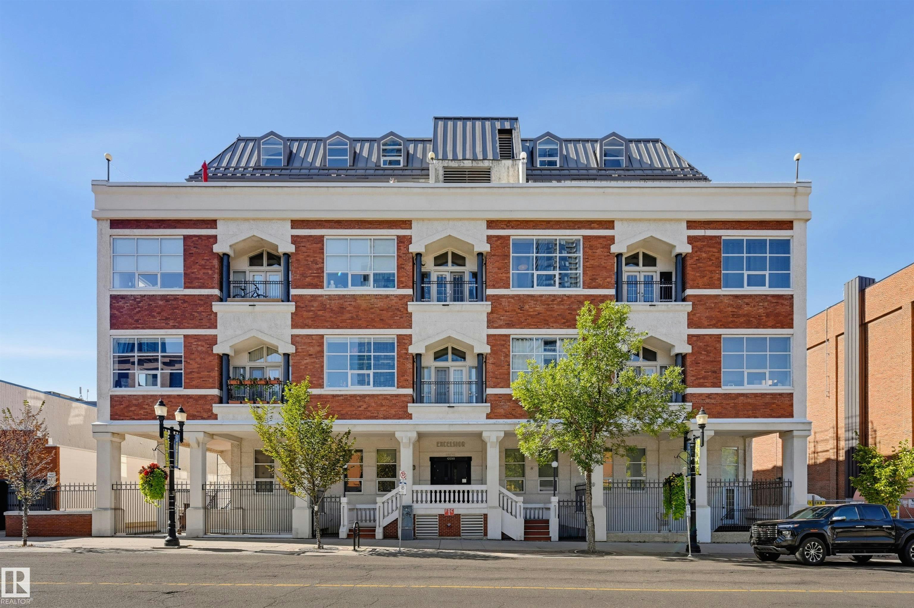 208-10330 104 Street, Edmonton, AB, T5J 1C2