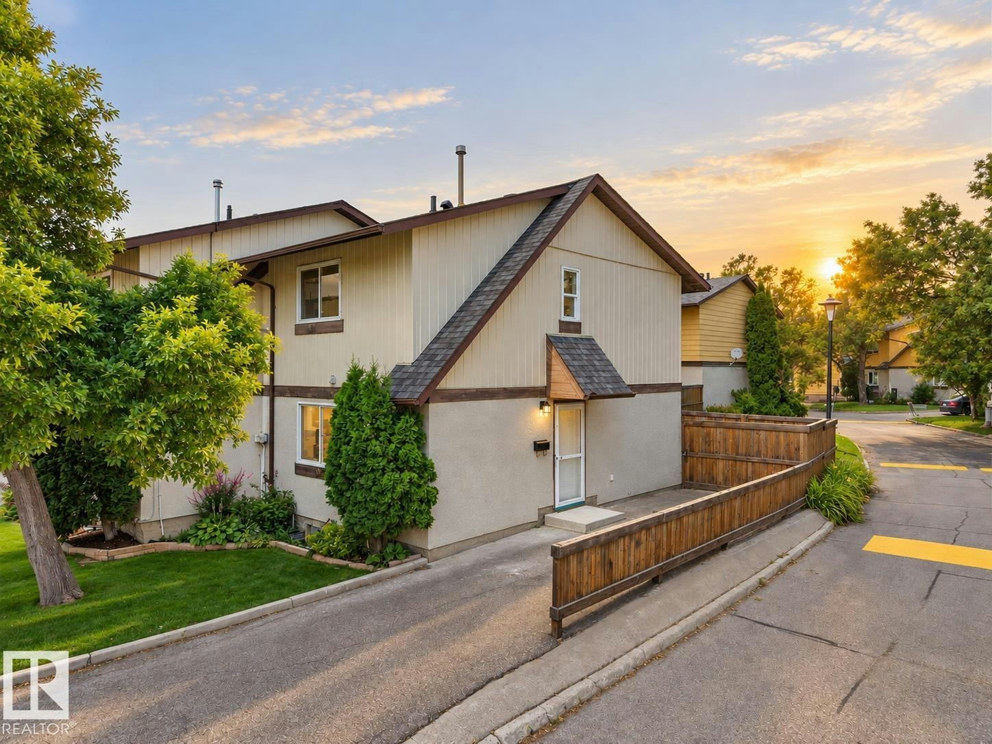 126 Woodstock, Edmonton, AB, T5T 0H6