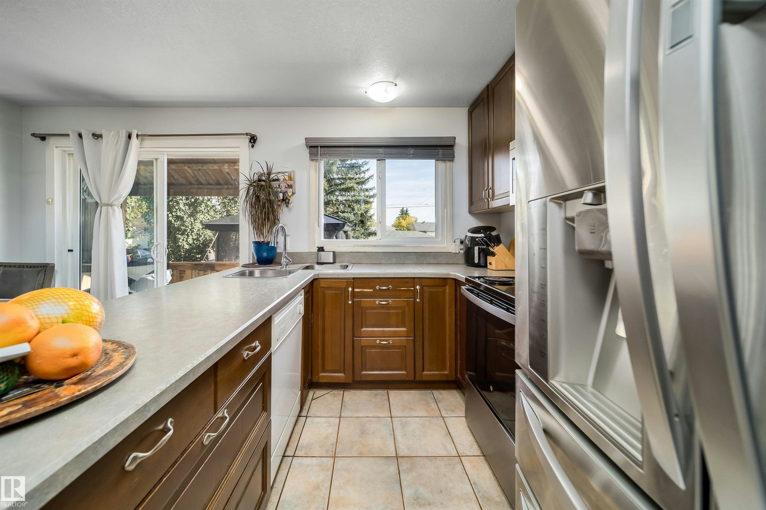 10245 160 Street, Edmonton, AB, T5P 3G1 - 15