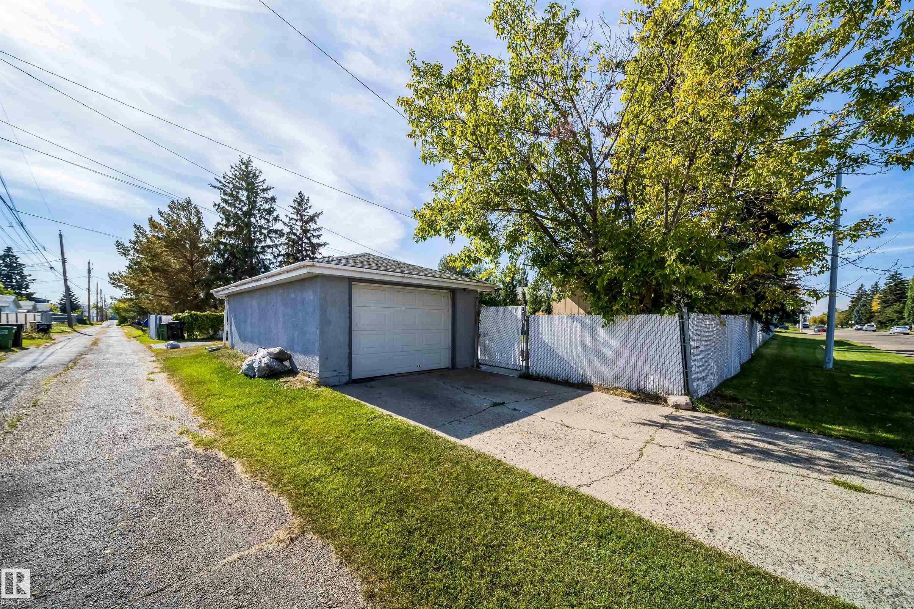 10245 160 Street, Edmonton, AB, T5P 3G1 - 38