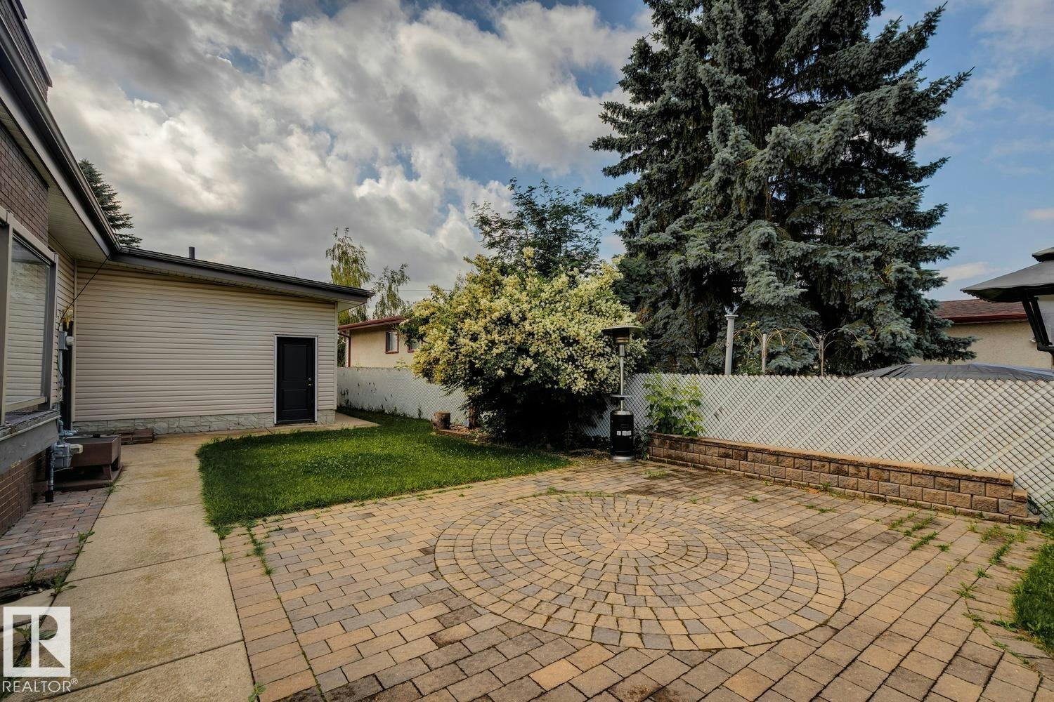 9312 151 Avenue, Edmonton, AB, T5E 2P9 - 45