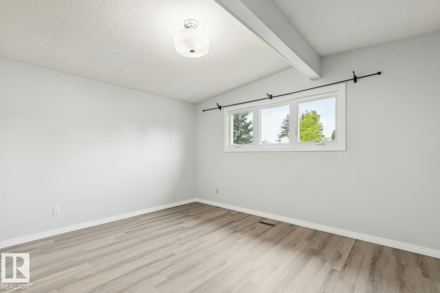 9312 151 Avenue, Edmonton, AB, T5E 2P9 - 24