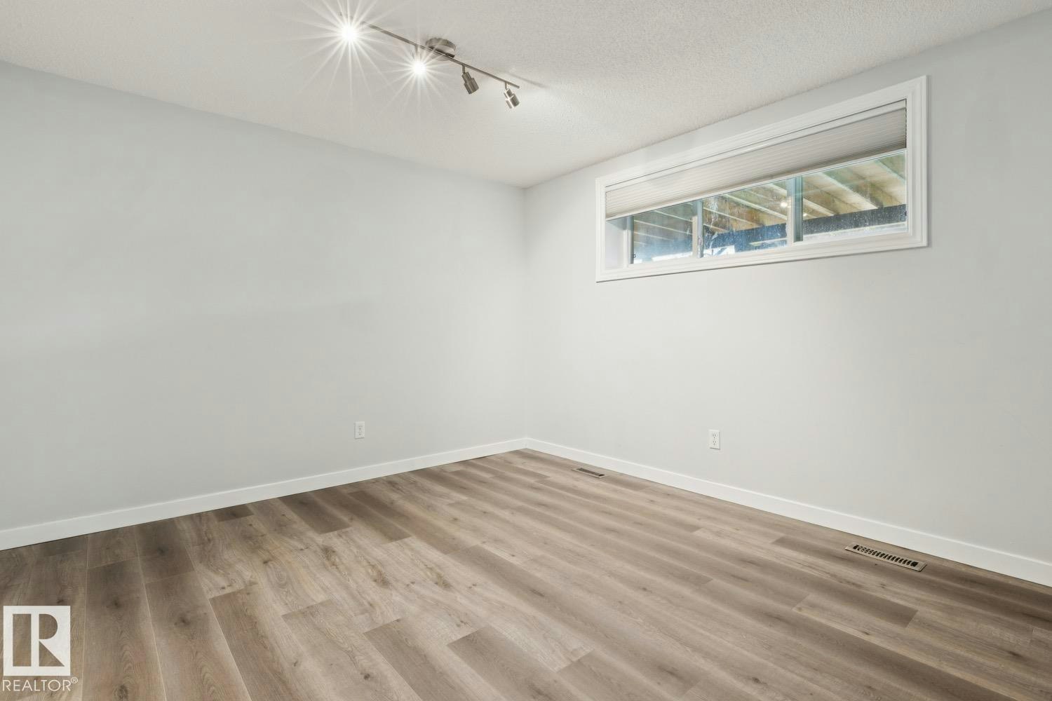 9312 151 Avenue, Edmonton, AB, T5E 2P9 - 34