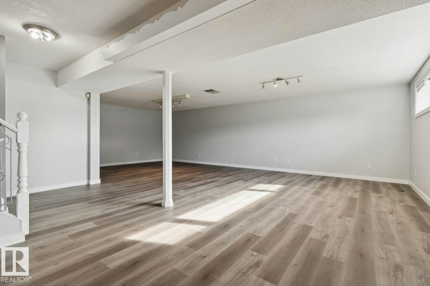 9312 151 Avenue, Edmonton, AB, T5E 2P9 - 28