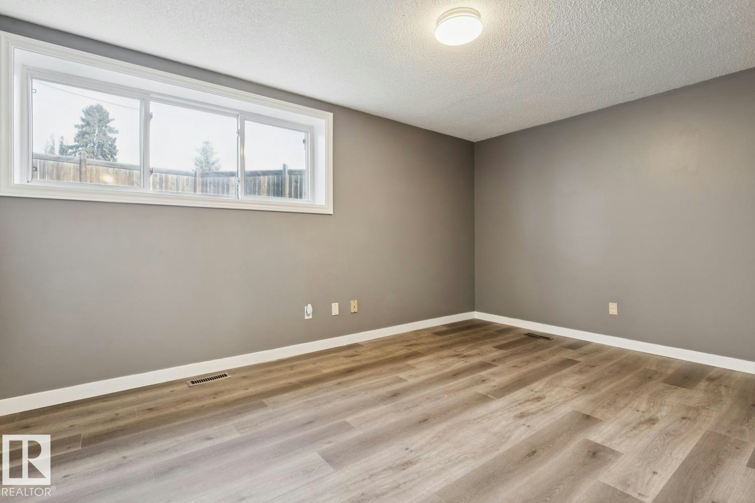 9312 151 Avenue, Edmonton, AB, T5E 2P9 - 37