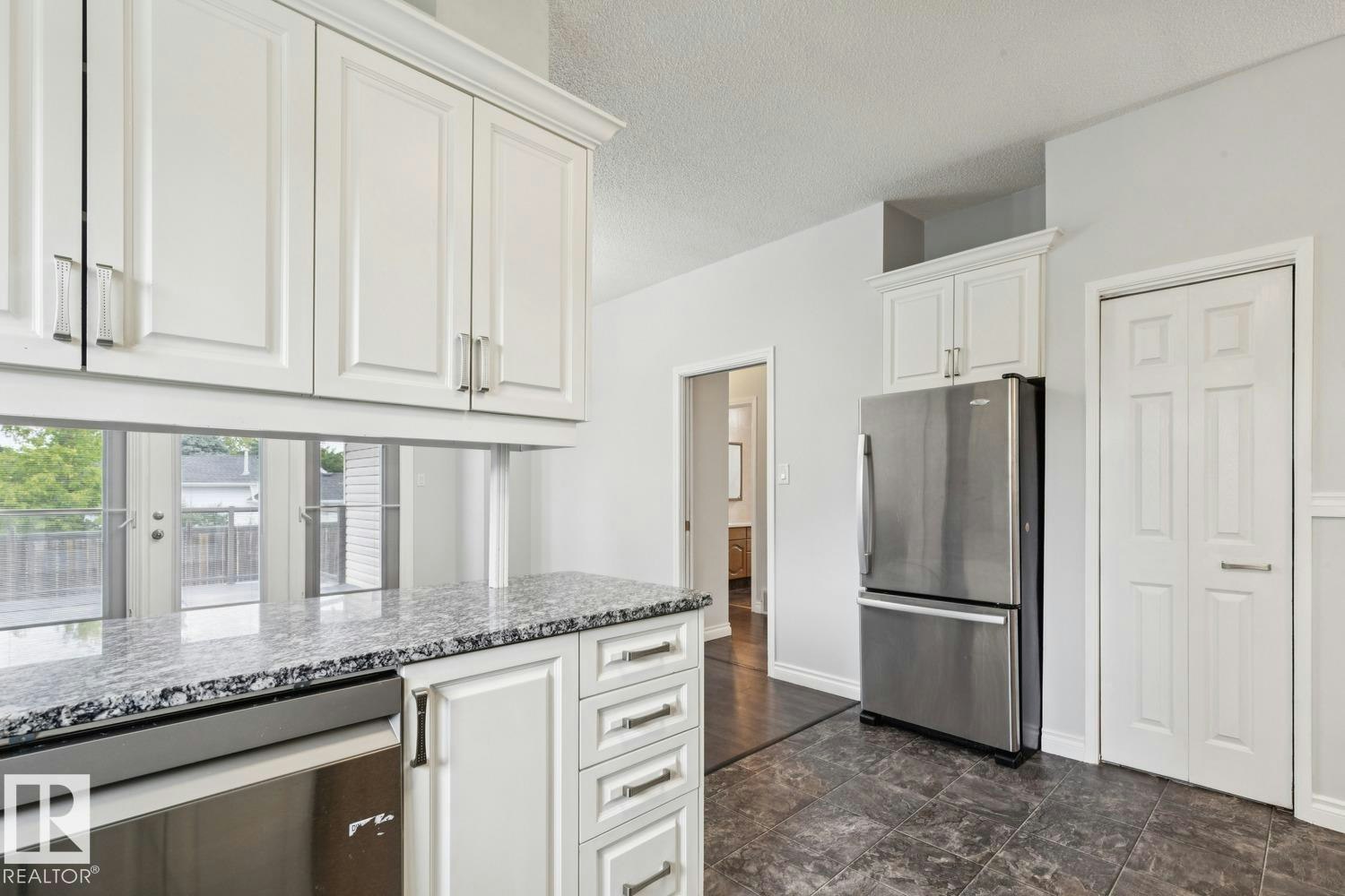 9312 151 Avenue, Edmonton, AB, T5E 2P9 - 16