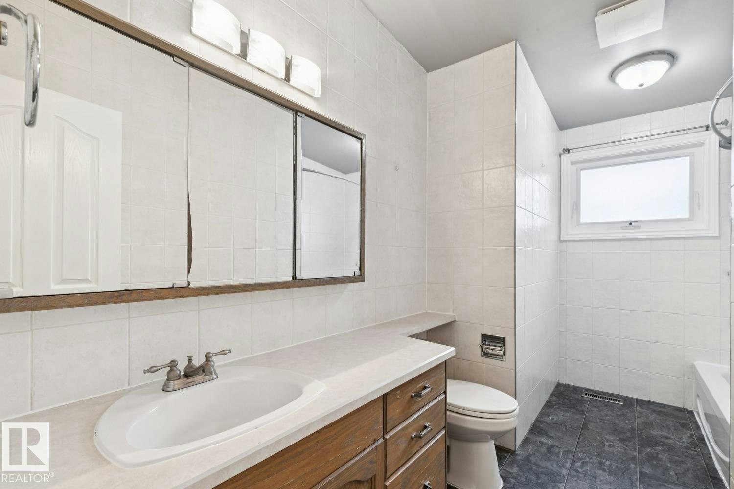 9312 151 Avenue, Edmonton, AB, T5E 2P9 - 21