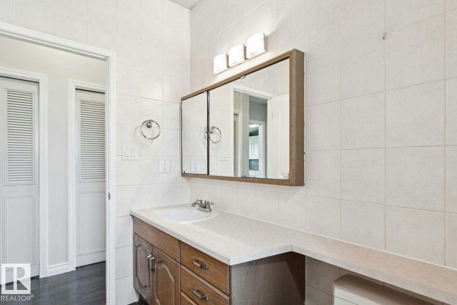 9312 151 Avenue, Edmonton, AB, T5E 2P9 - 23