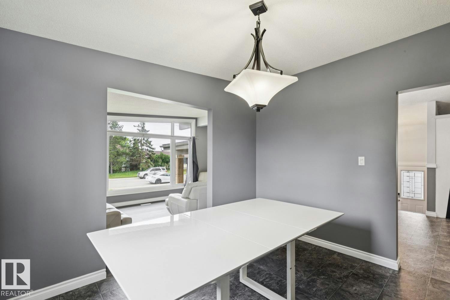 9312 151 Avenue, Edmonton, AB, T5E 2P9 - 9