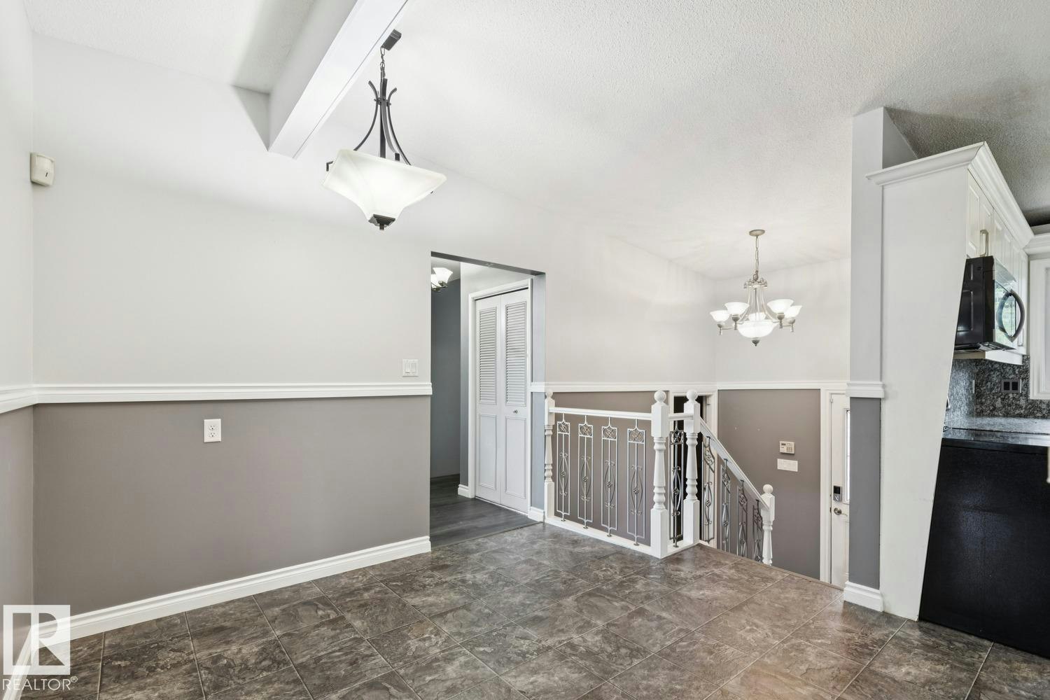 9312 151 Avenue, Edmonton, AB, T5E 2P9 - 11