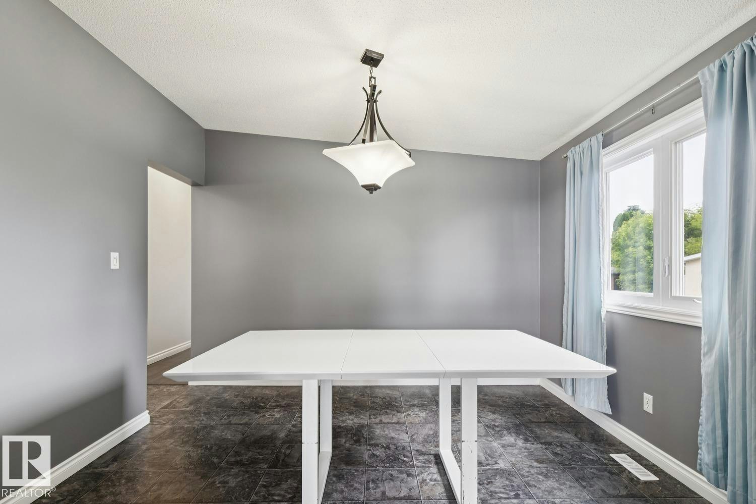 9312 151 Avenue, Edmonton, AB, T5E 2P9 - 8