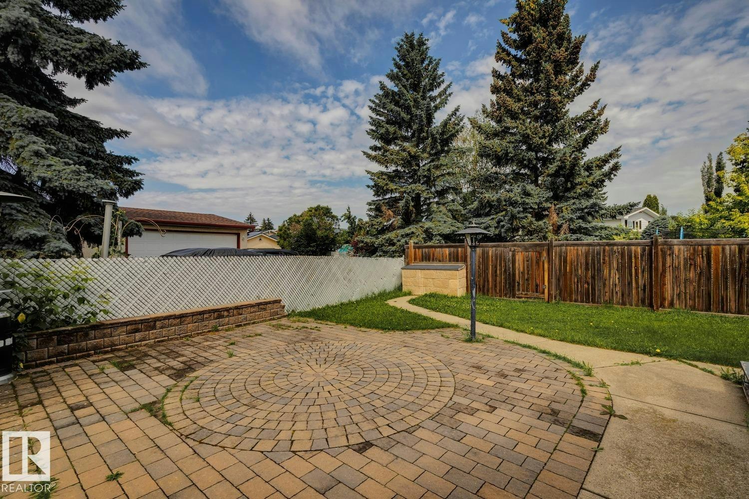 9312 151 Avenue, Edmonton, AB, T5E 2P9 - 40