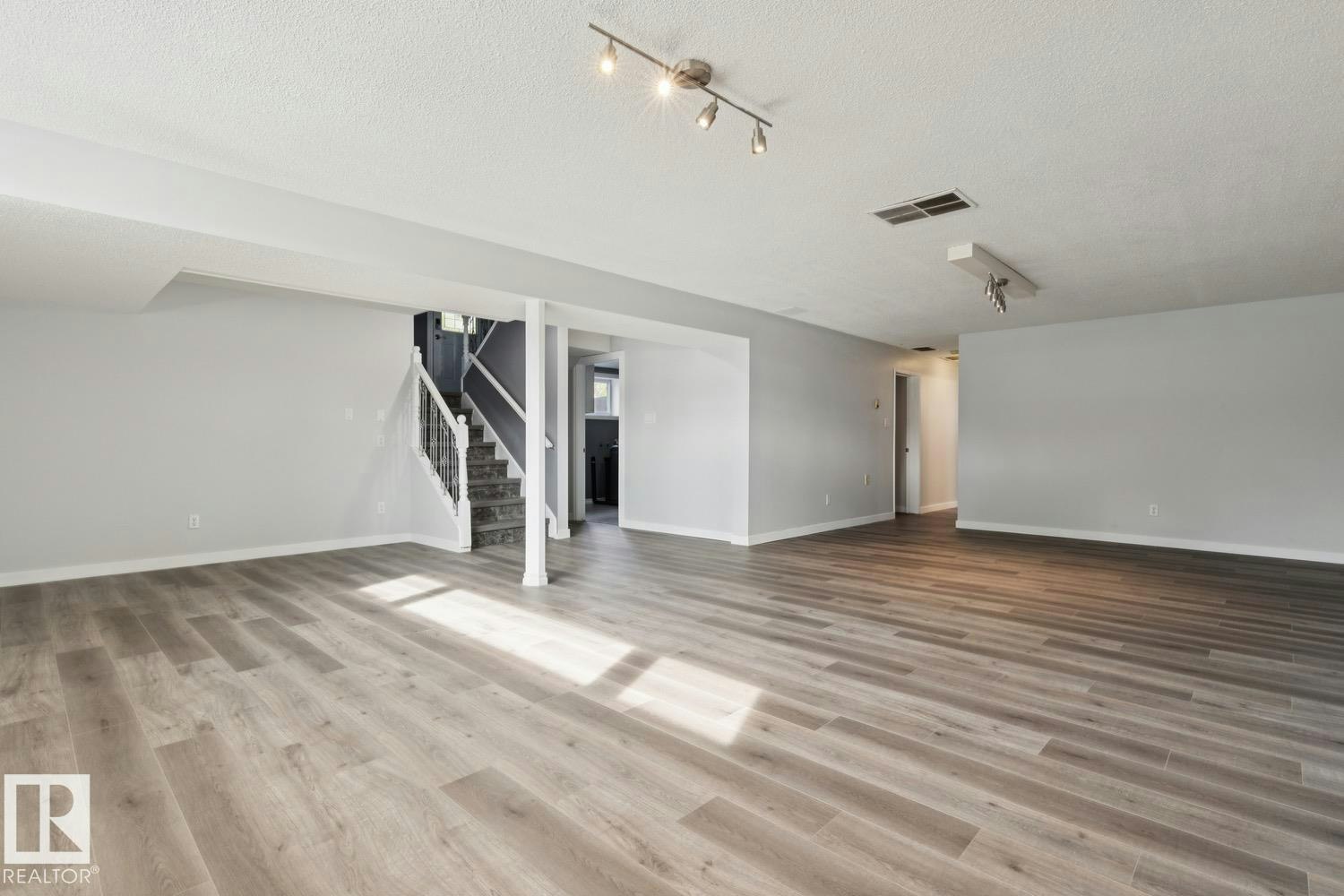 9312 151 Avenue, Edmonton, AB, T5E 2P9 - 29