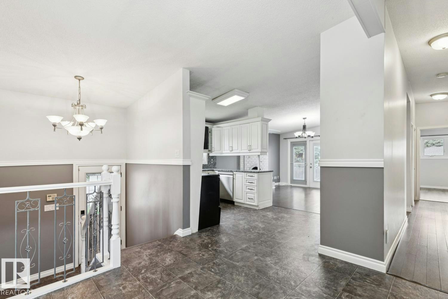 9312 151 Avenue, Edmonton, AB, T5E 2P9 - 12