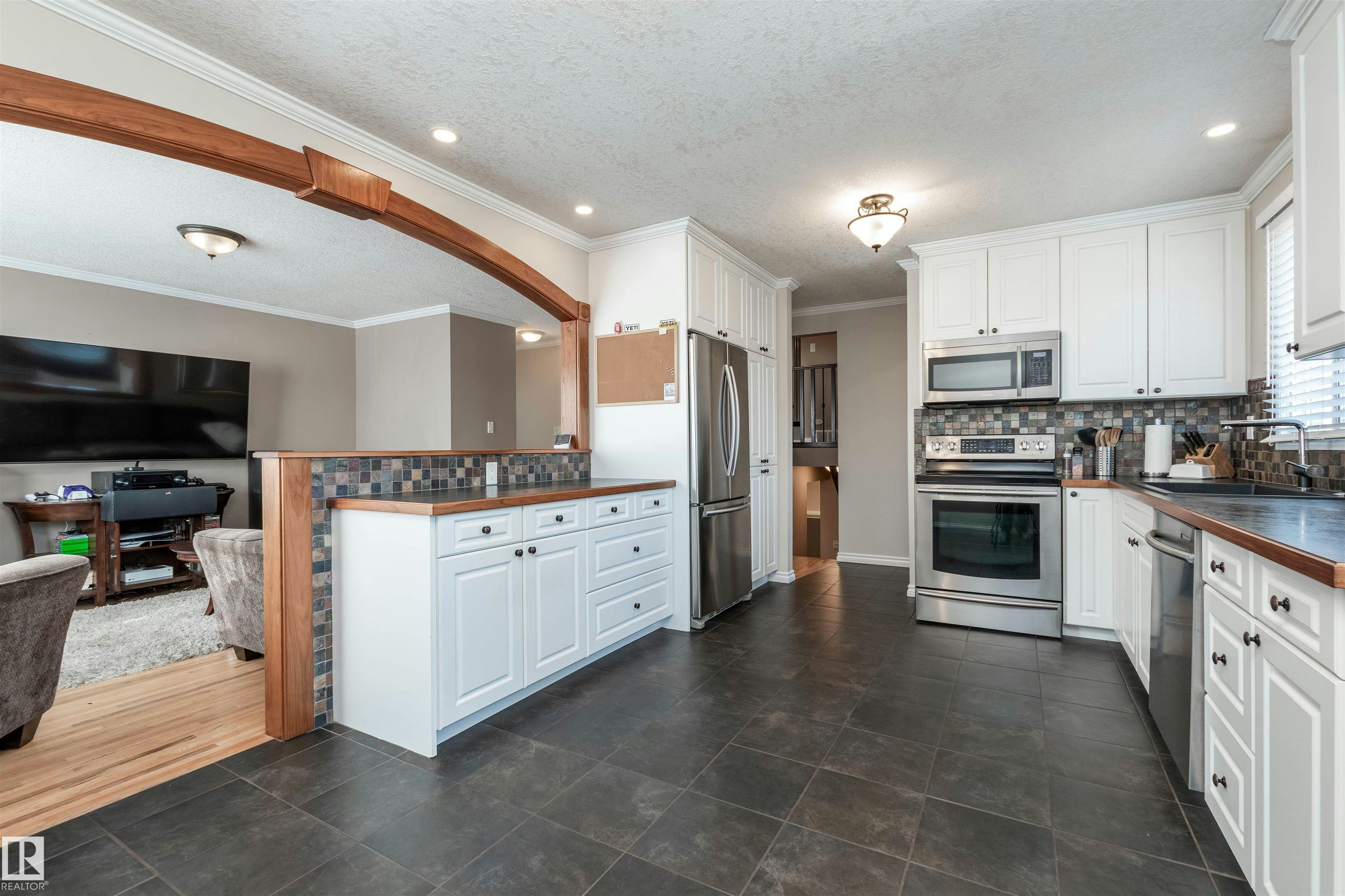 4406 50a Avenue, Beaumont, AB, T4X 1J3