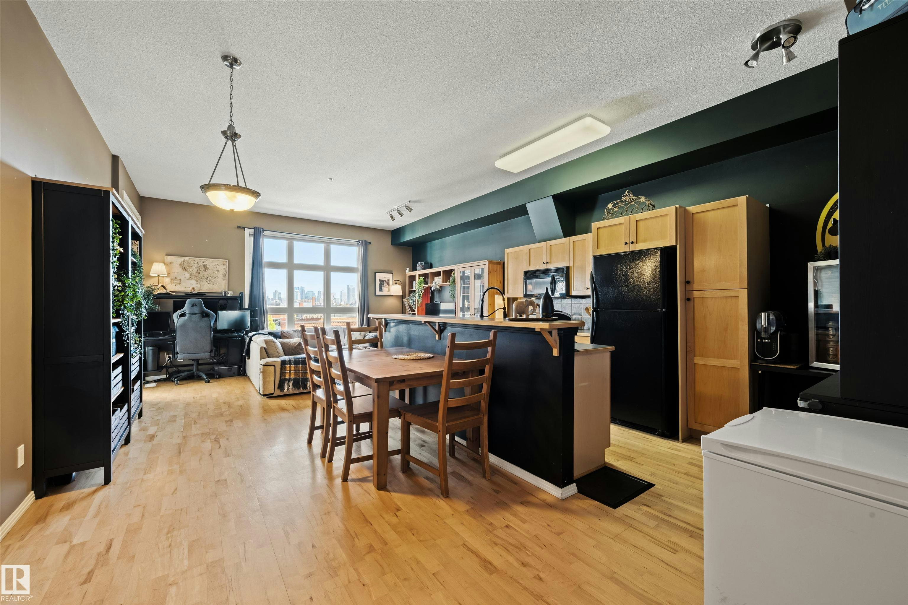 324-10407 122 Street, Edmonton, AB, T5N 4B8