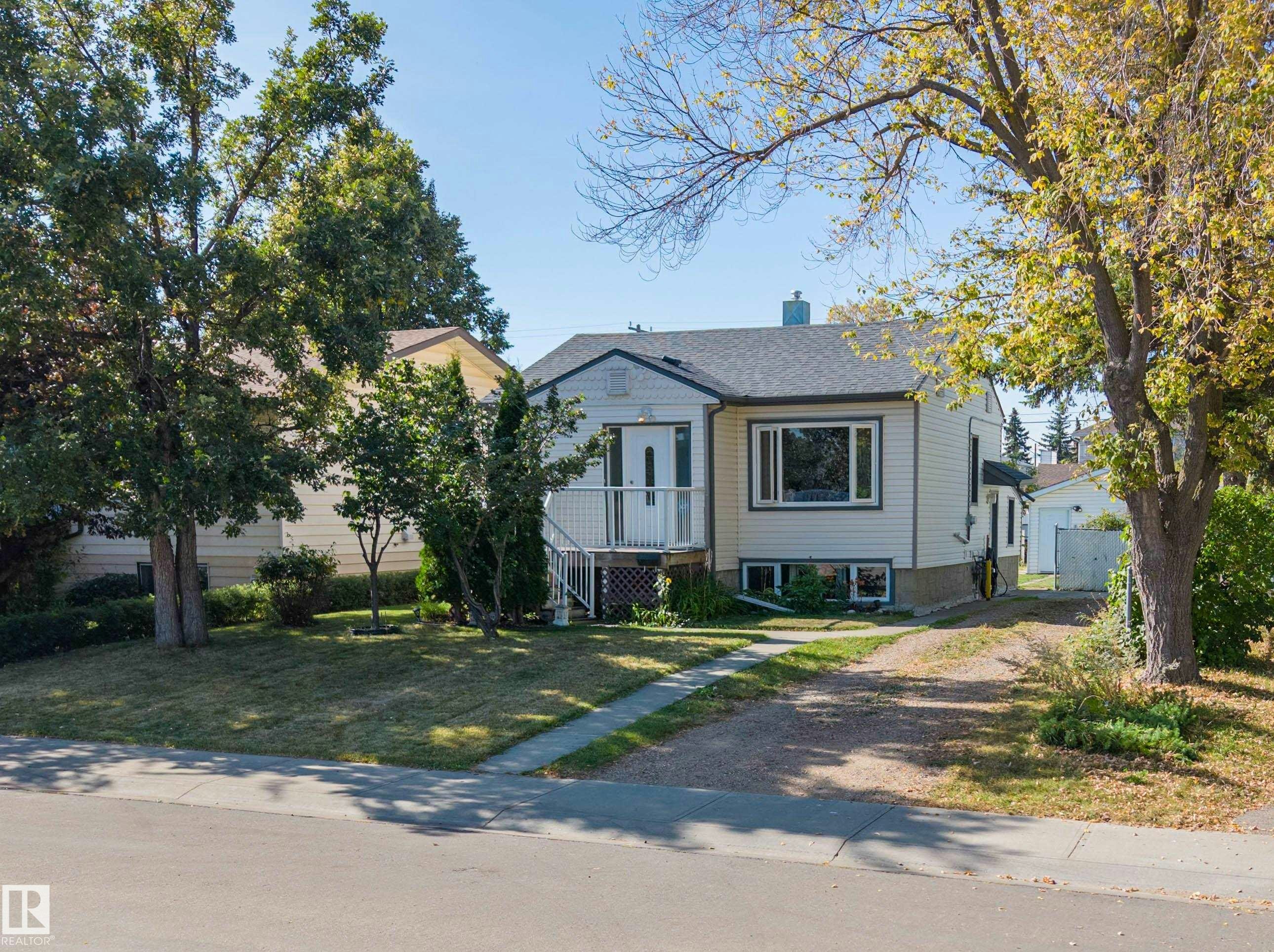 9912 154 Street NW, Edmonton, AB, T5P 2G7
