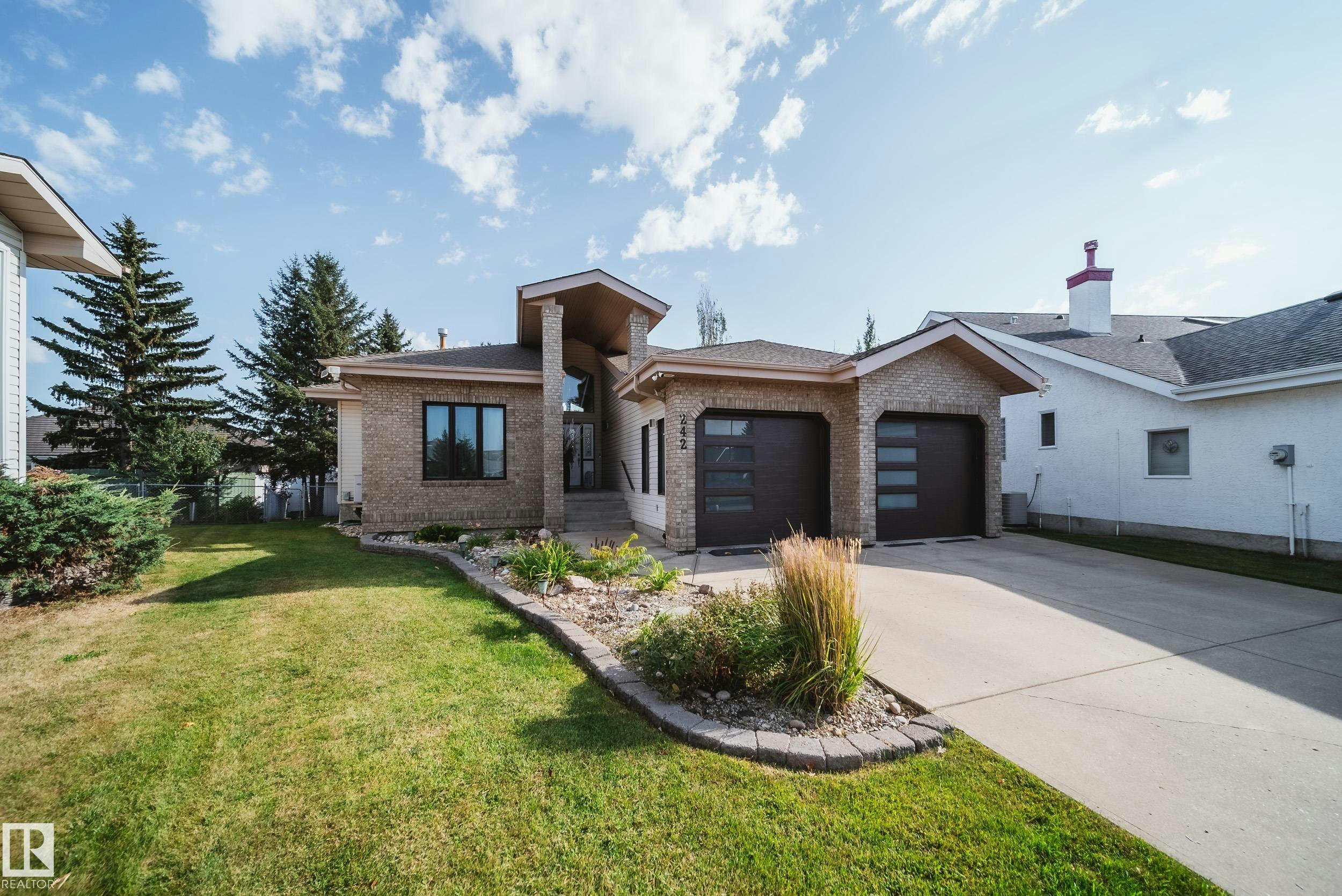 242 Running Creek Lane, Edmonton, AB, T6J 6V9