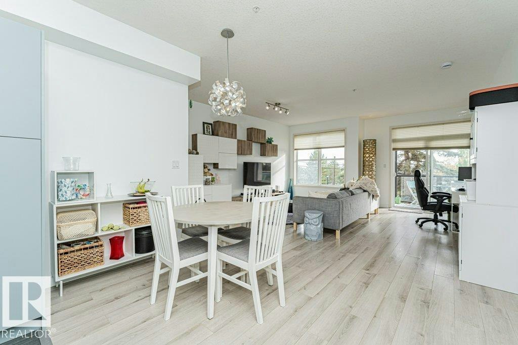 202-9503 101 Avenue, Edmonton, AB, T5H 4R1