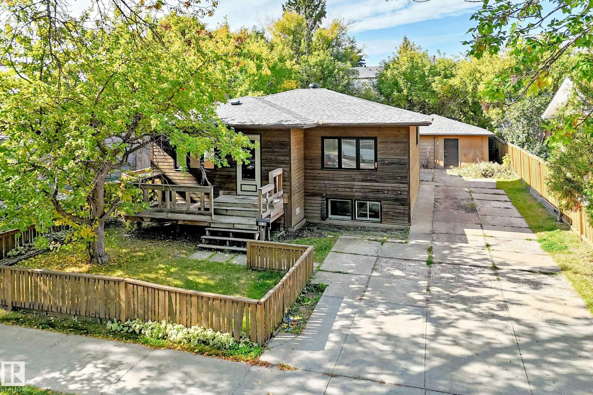 9536 155 Street, Edmonton, AB, T5P 2K4