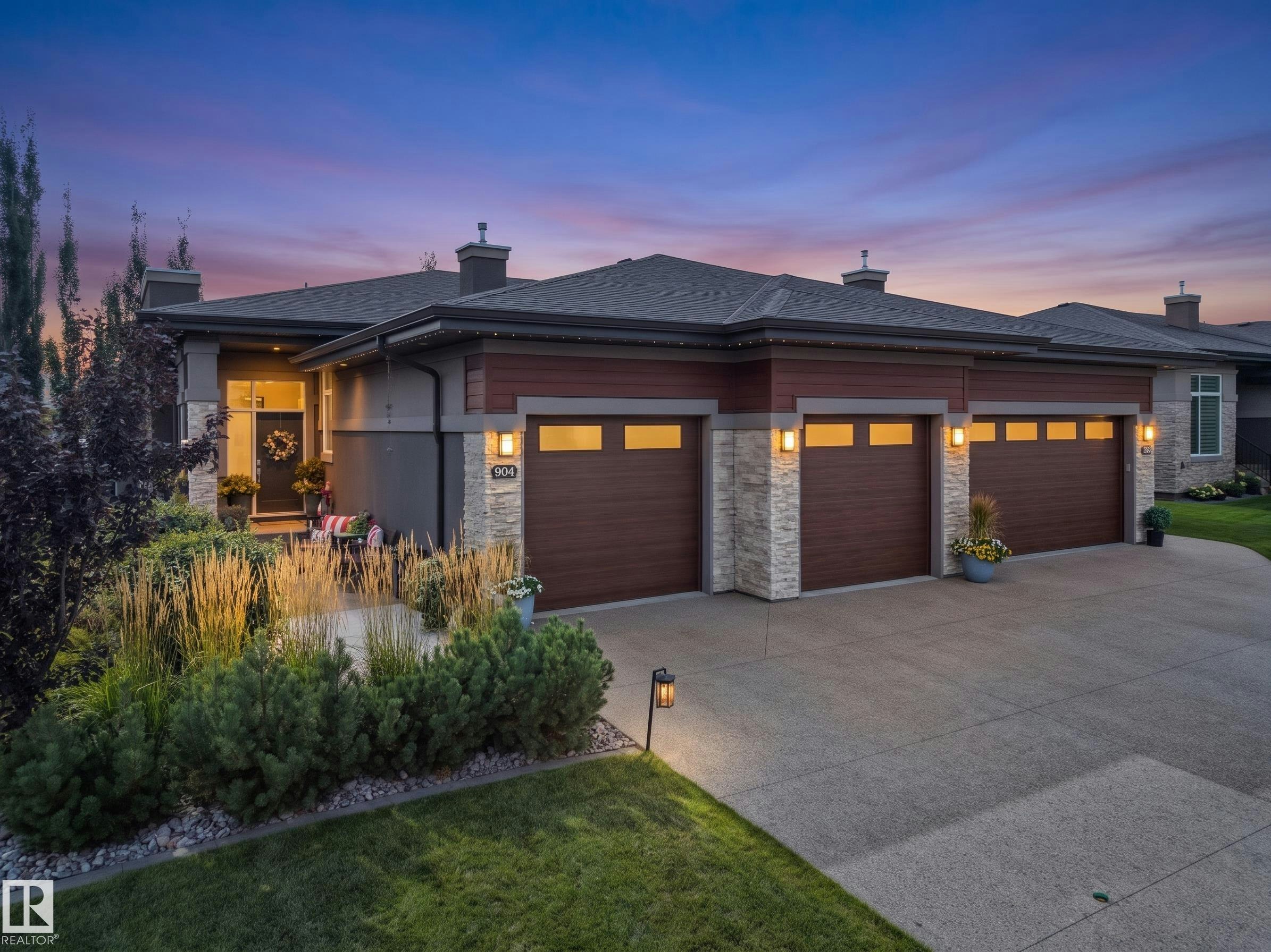 904 Wood Place NW, Edmonton, AB, T6W 3G8