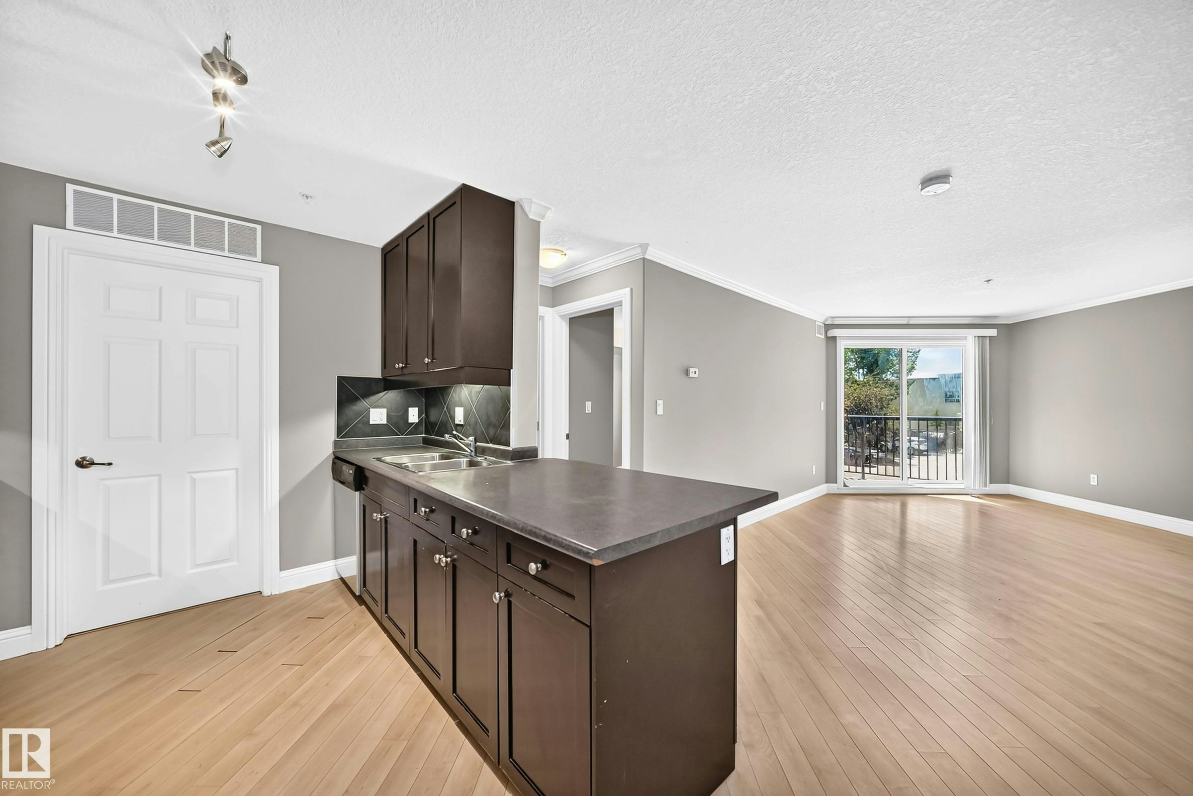 202-14608 125 Street, Edmonton, AB, T5X 0B5