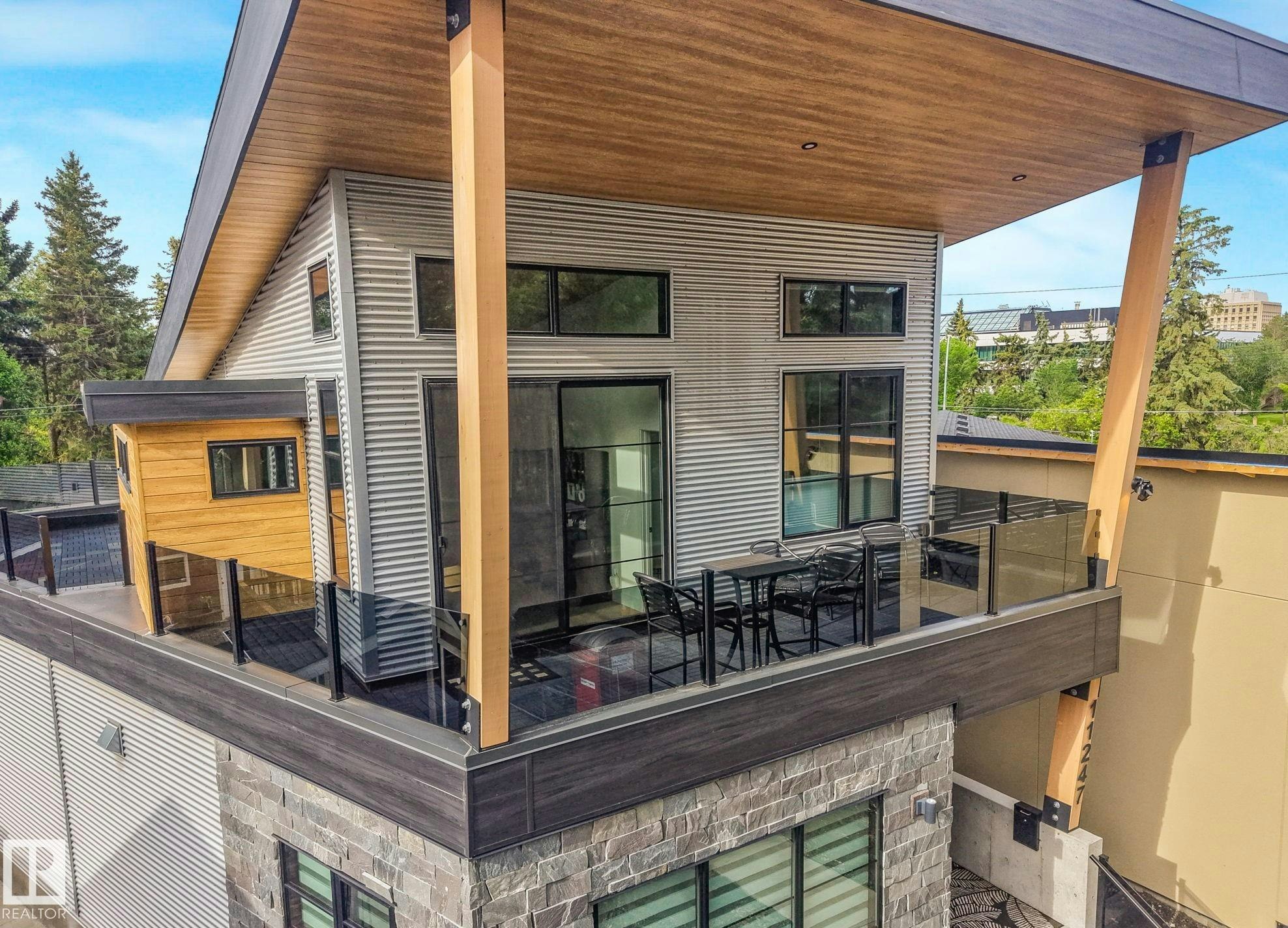 11247 71 Avenue, Edmonton, AB, T6G 0A5