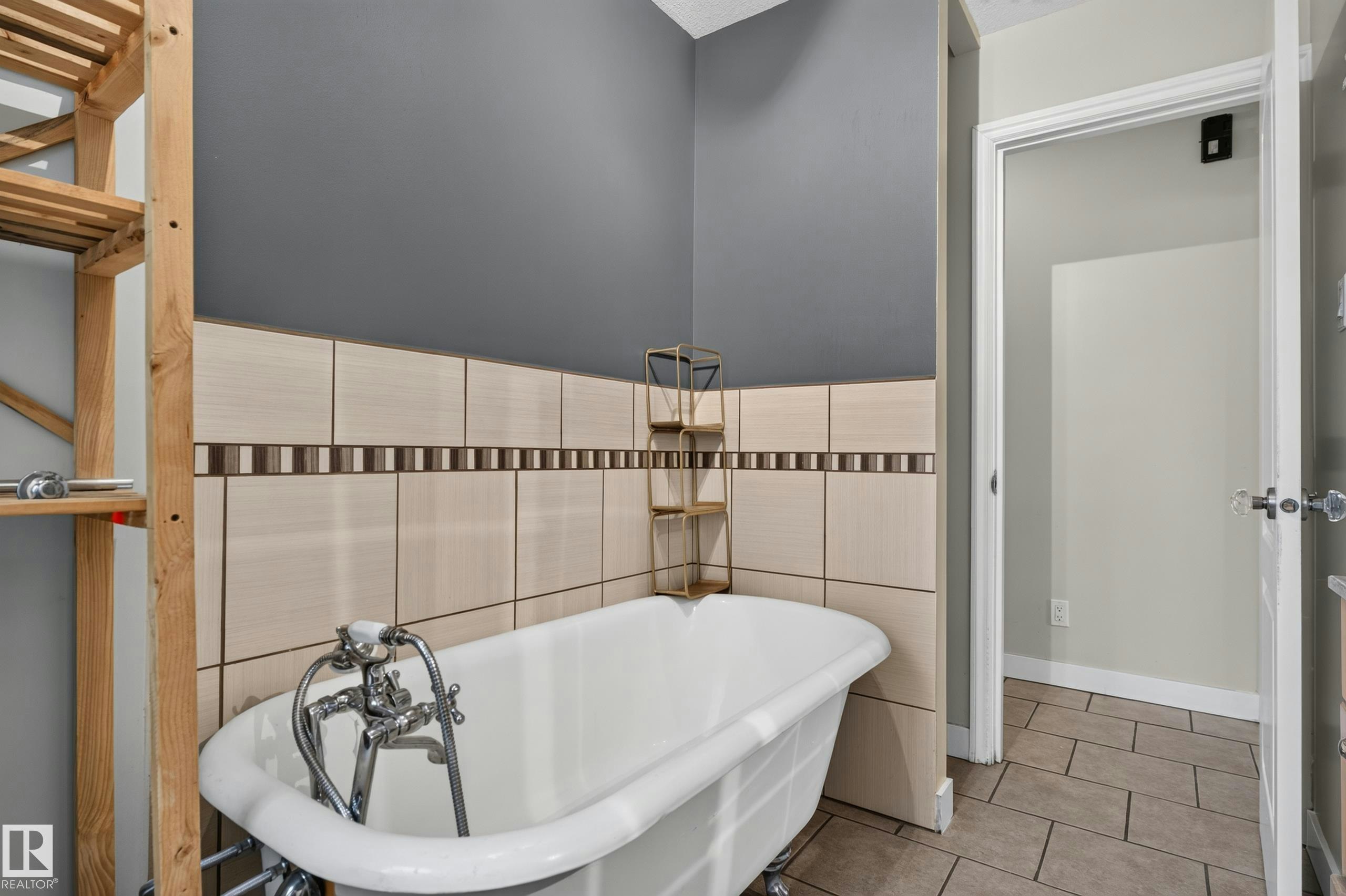 11549 88 Street, Edmonton, AB, T5B 3R2 - 13