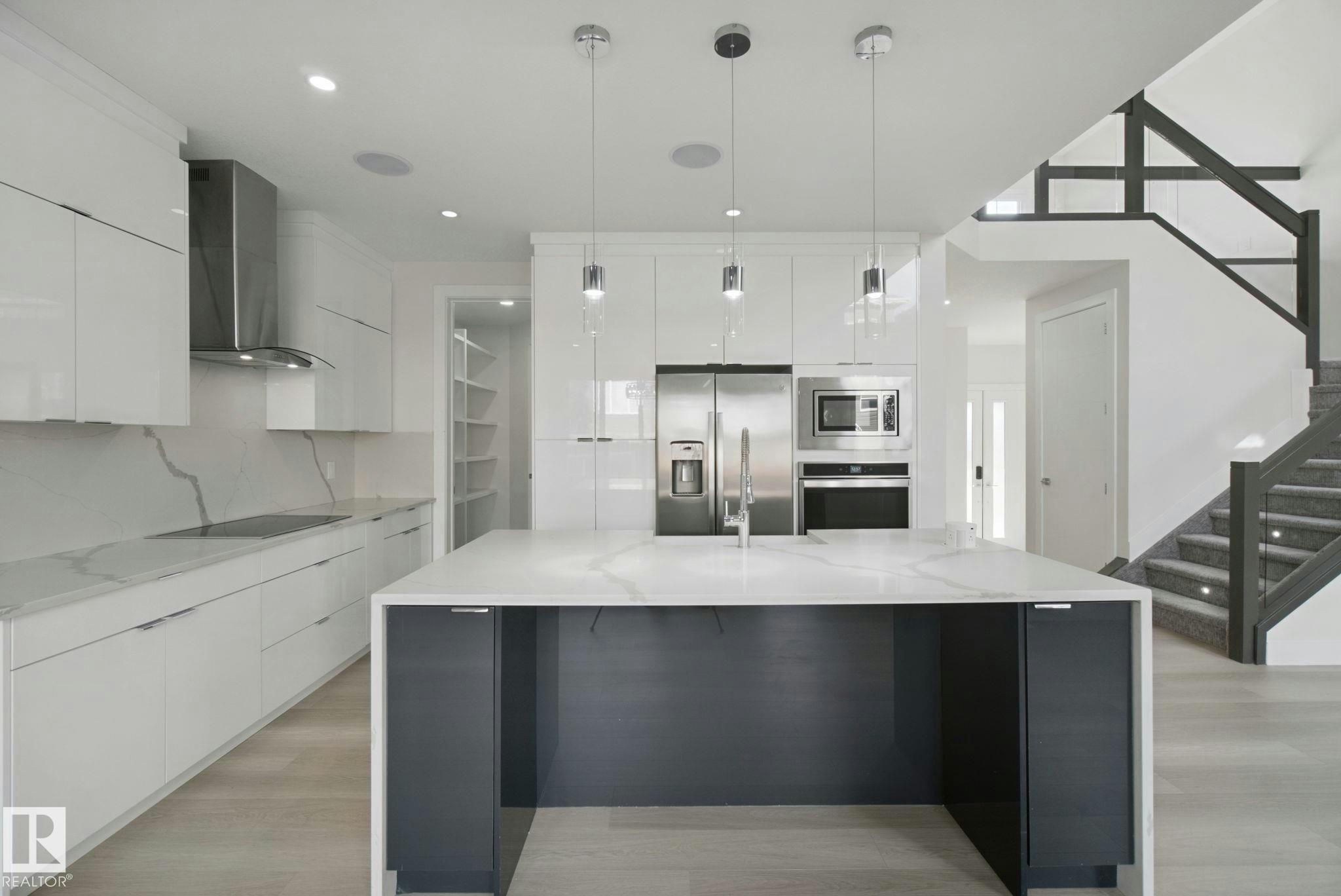 3699 Hummingbird Way, Edmonton, AB, T5S 0L1