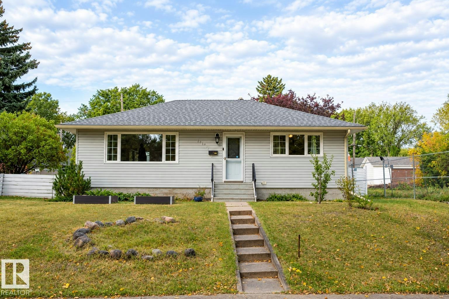 9512 76 Street, Edmonton, AB, T6C 2K9