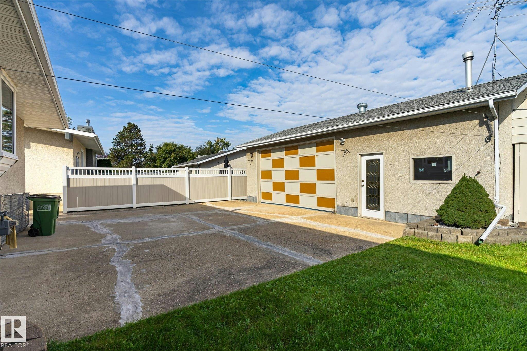 7612 40 Avenue, Edmonton, AB, T6K 0X5 - 44