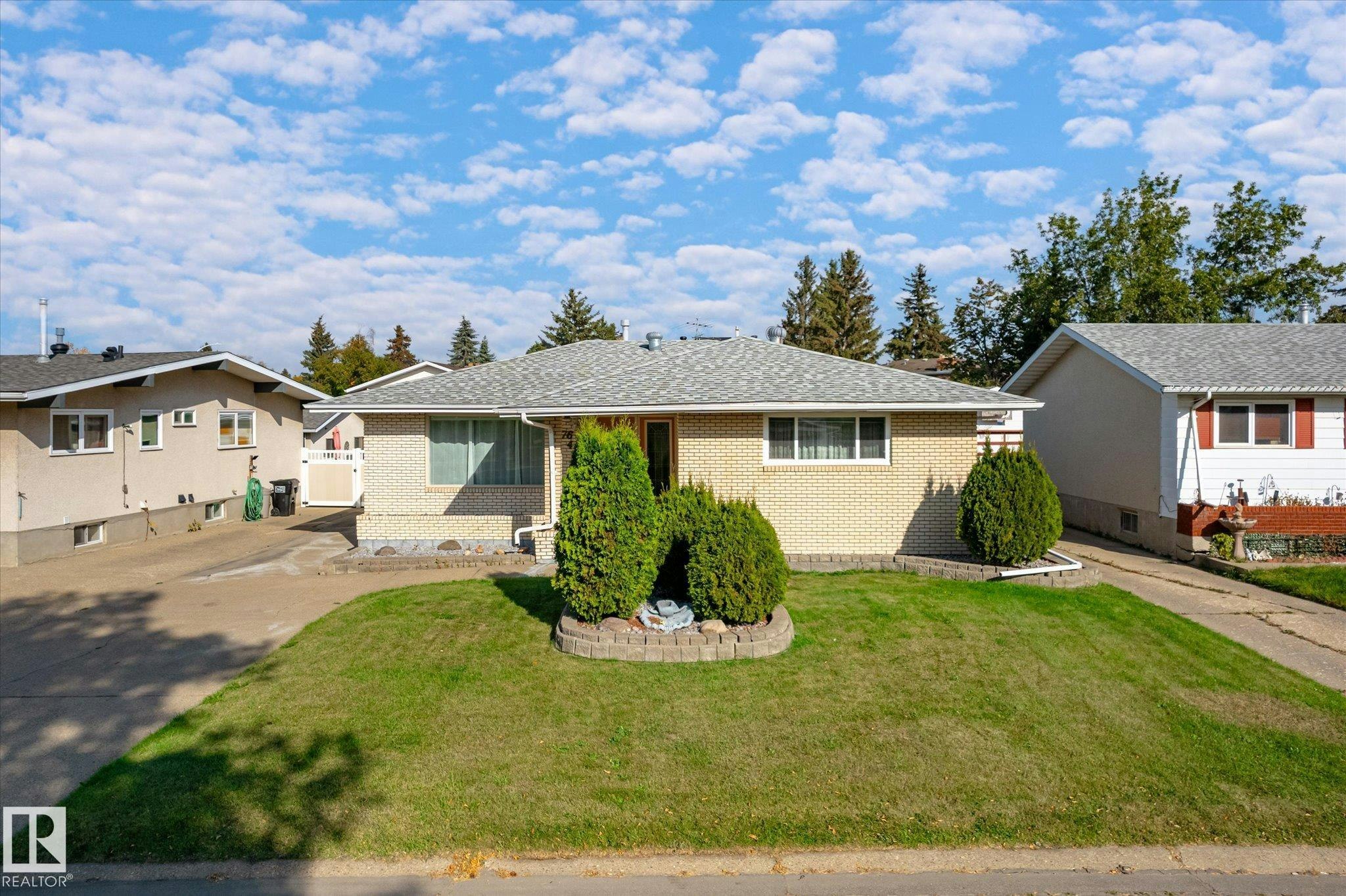 7612 40 Avenue, Edmonton, AB, T6K 0X5 - 66