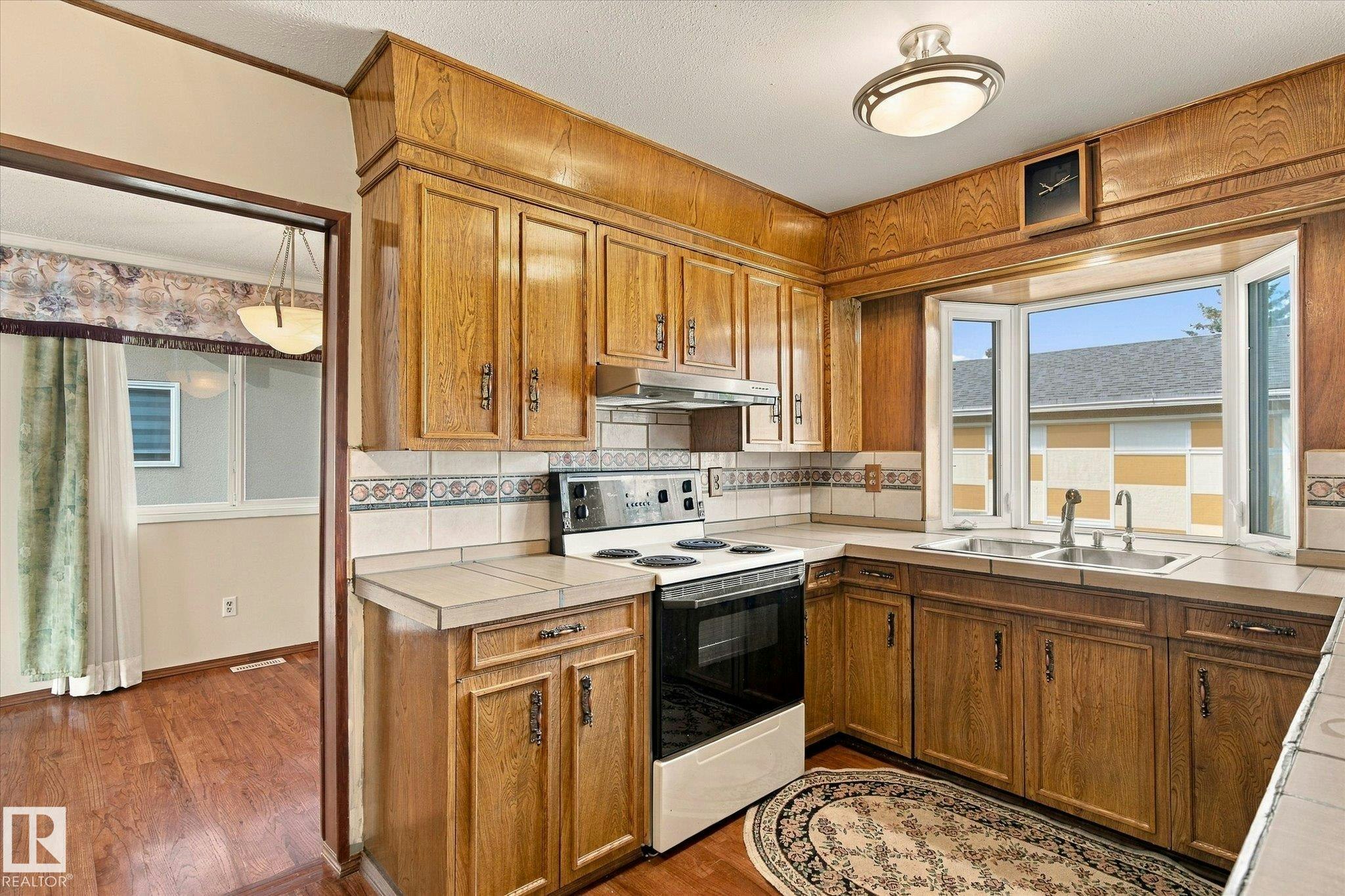 7612 40 Avenue, Edmonton, AB, T6K 0X5 - 10