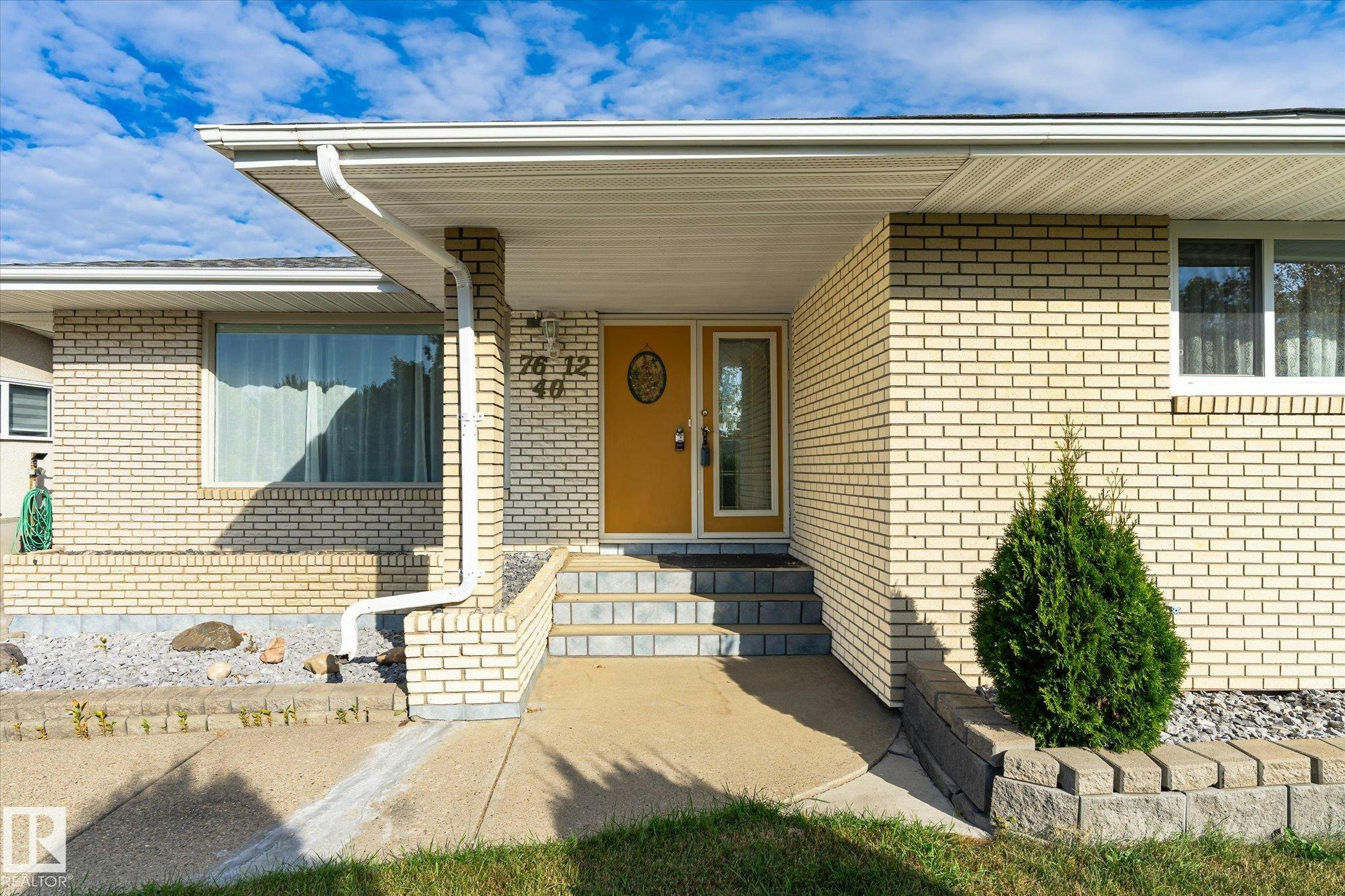 7612 40 Avenue, Edmonton, AB, T6K 0X5 - 2
